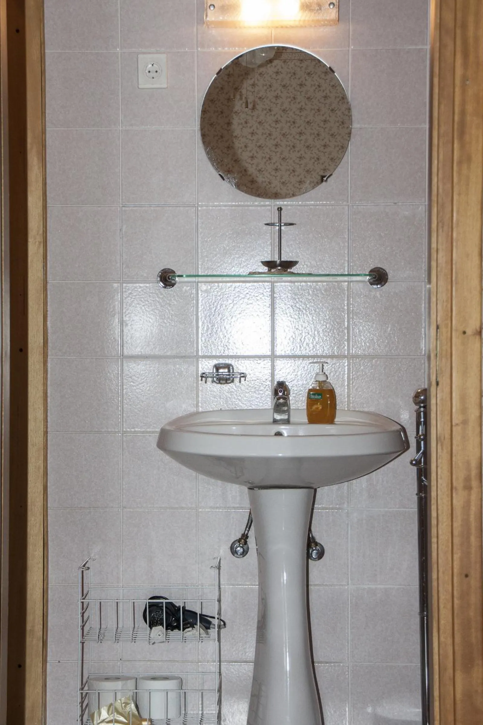 Bathroom in Bellevue Budapest B&B