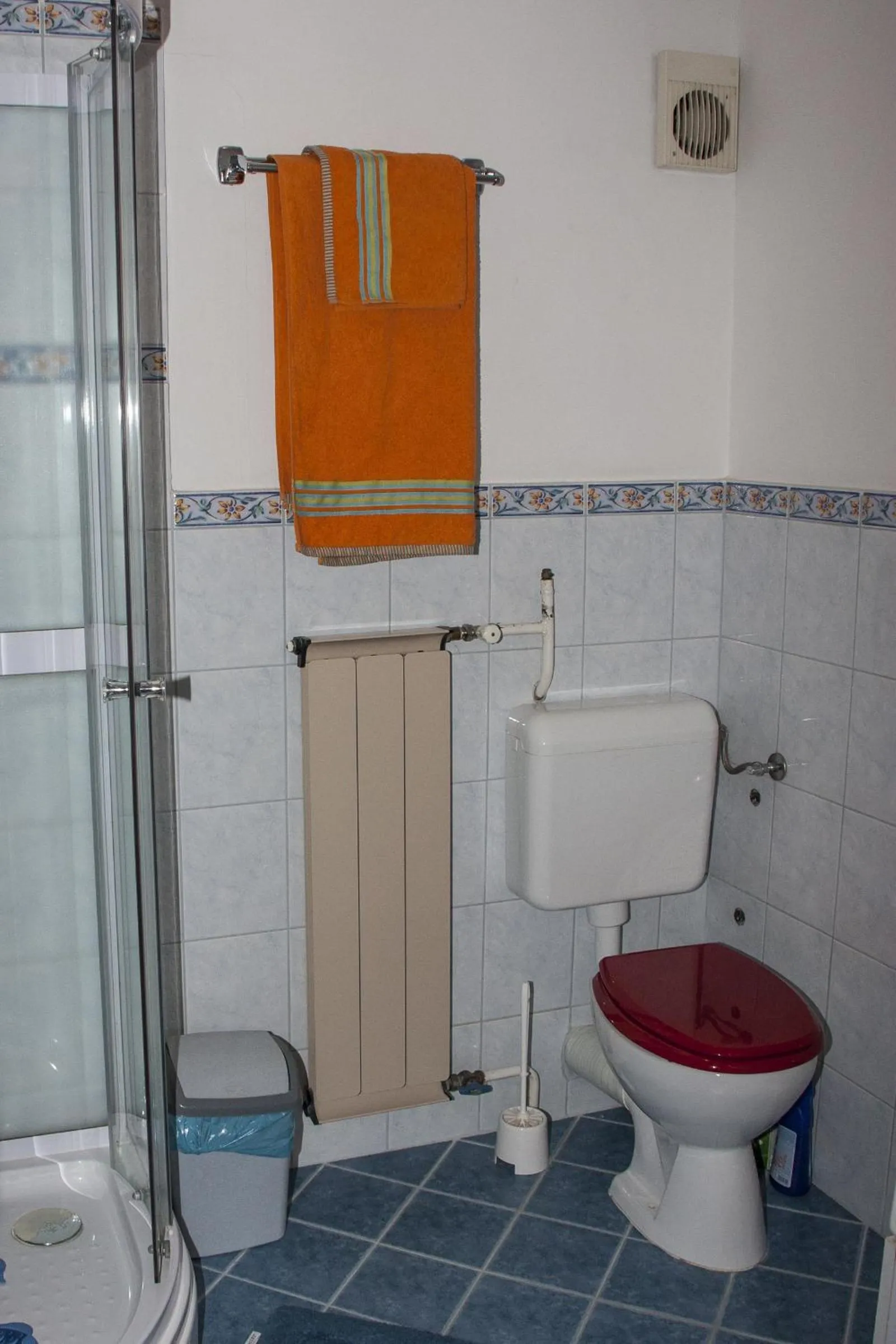 Bathroom in Bellevue Budapest B&B