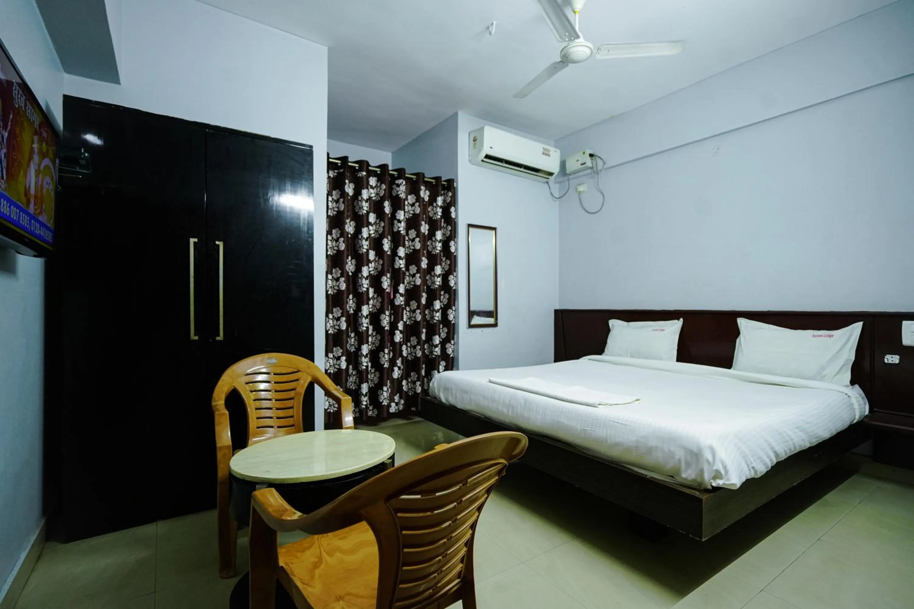 Bed in Hotel Golden Rooms