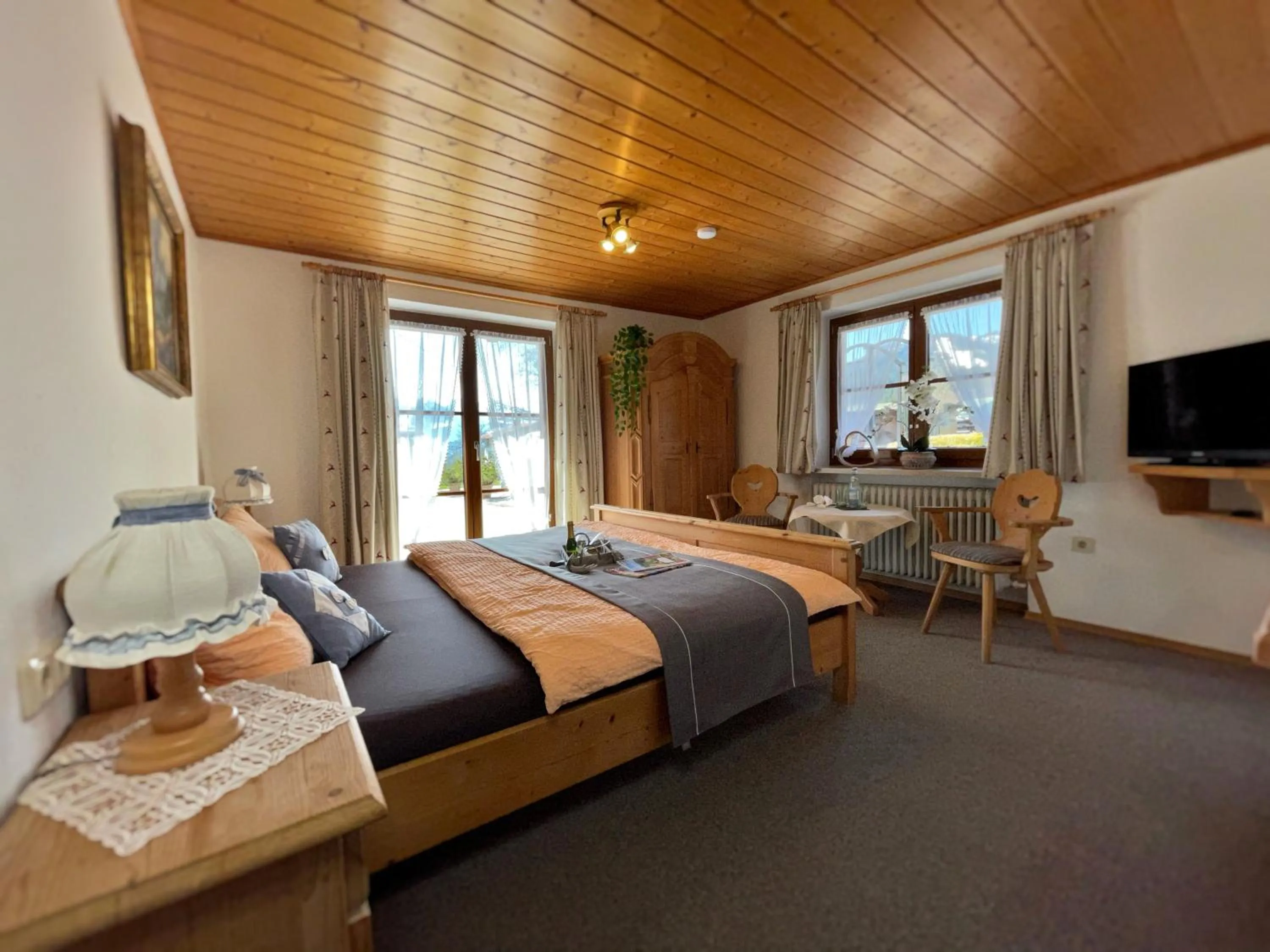 Photo of the whole room, Bed in Pension Loiplstüberl