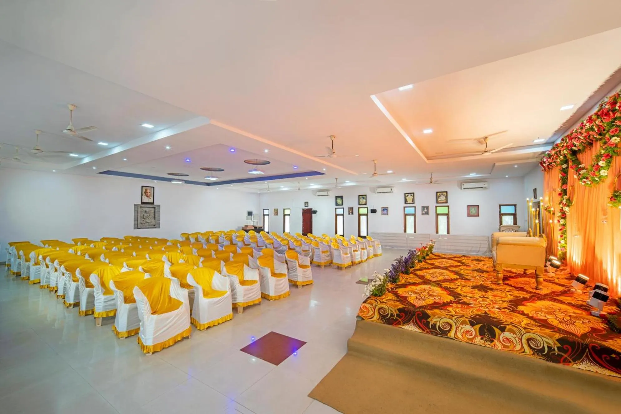 Banquet/Function facilities in Hotel Sadhabishegam