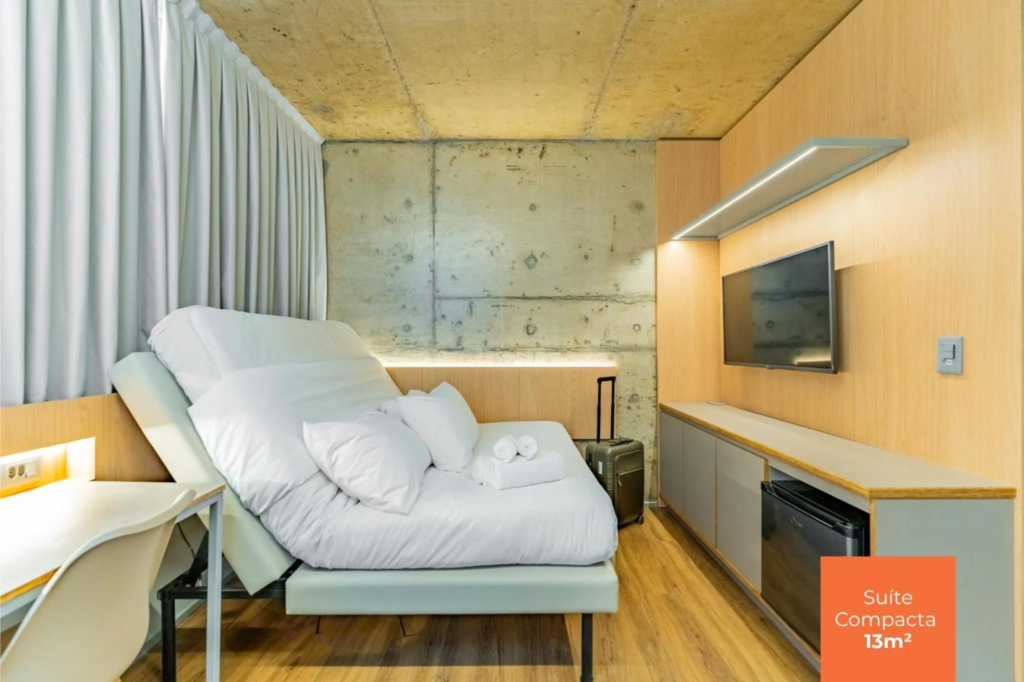 Bedroom in Linked Batel by Xtay - Experiencia moderna a passos do Hard Rock