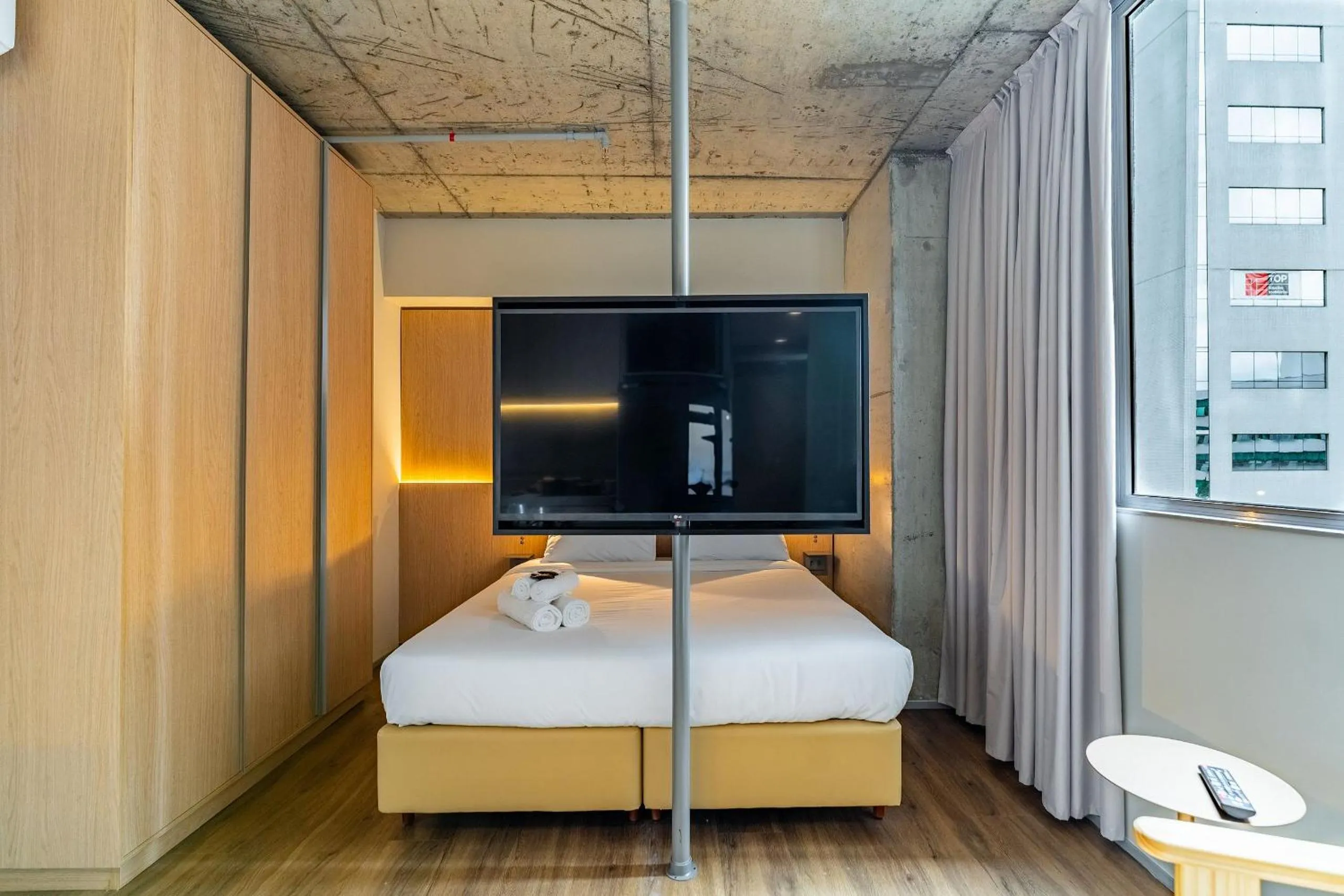 Photo of the whole room, Bed in Linked Batel by Xtay - Experiencia moderna a passos do Hard Rock