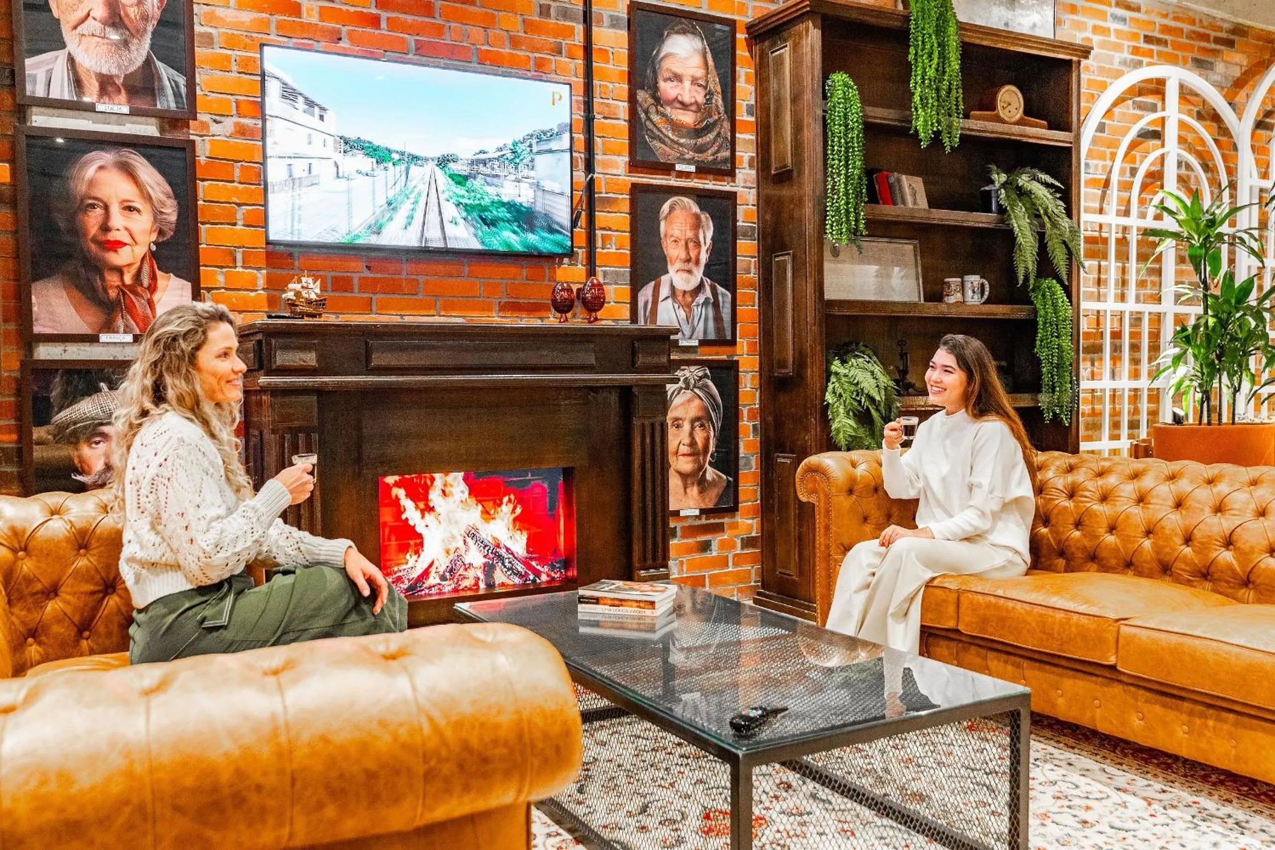 Communal lounge/ TV room in Linked Batel by Xtay - Experiencia moderna a passos do Hard Rock