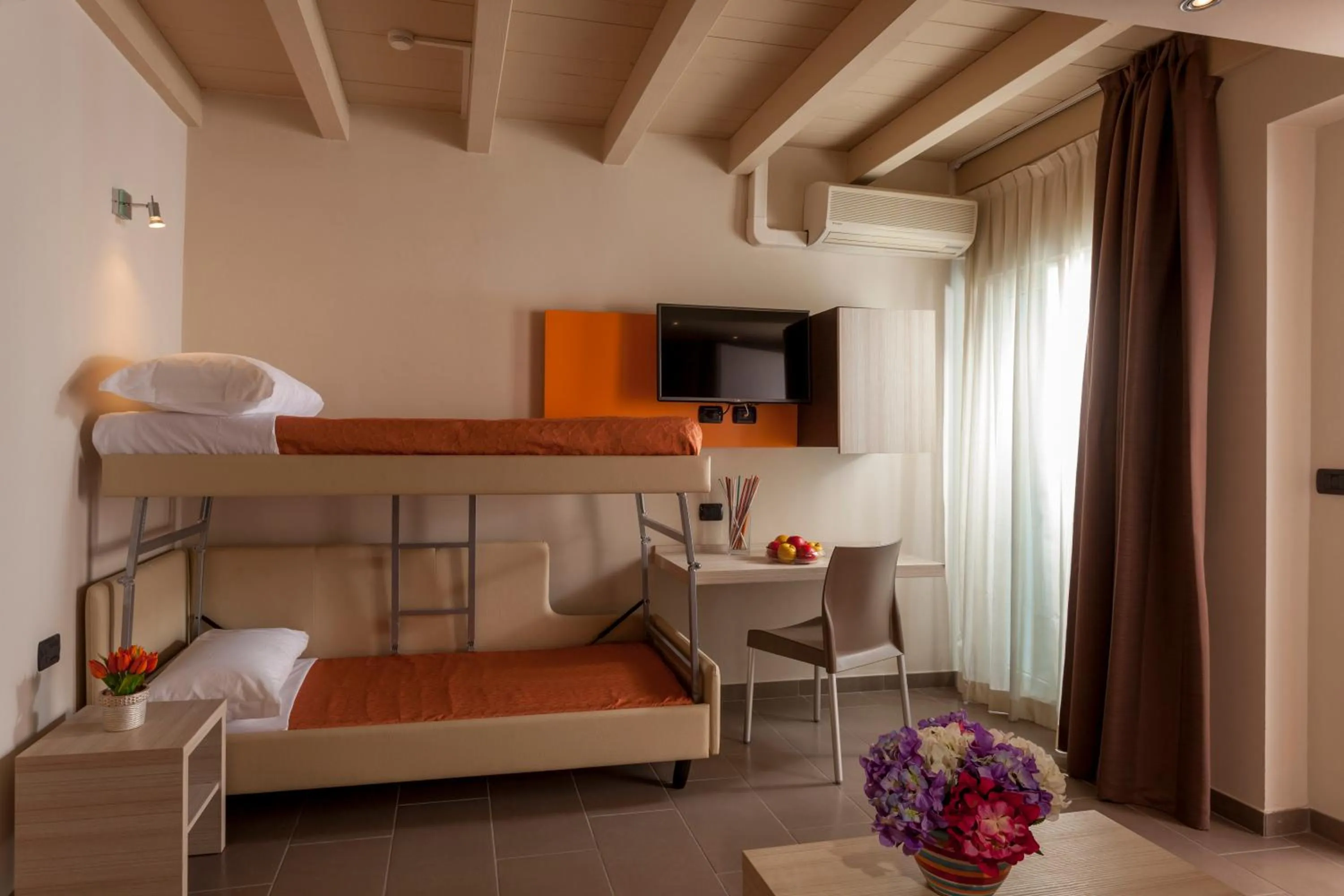 bunk bed, Bed in Hotel Aurora Mare