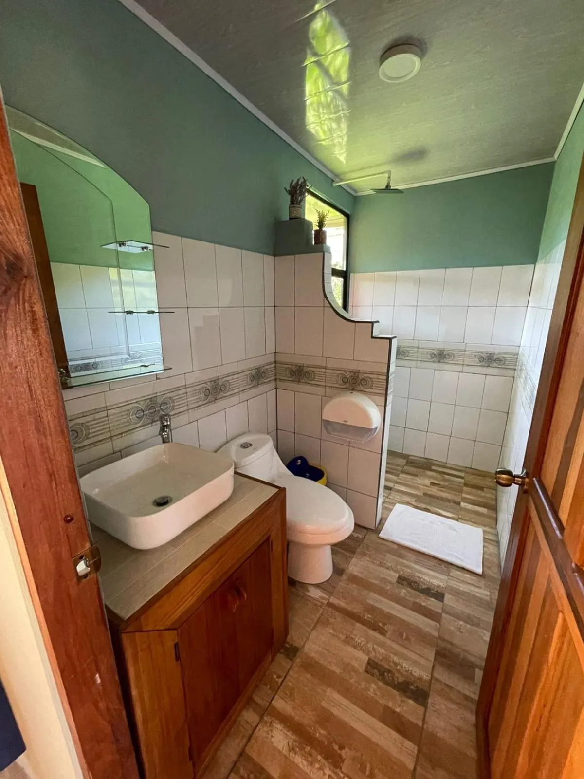 Shower in Cabinas La Catarata