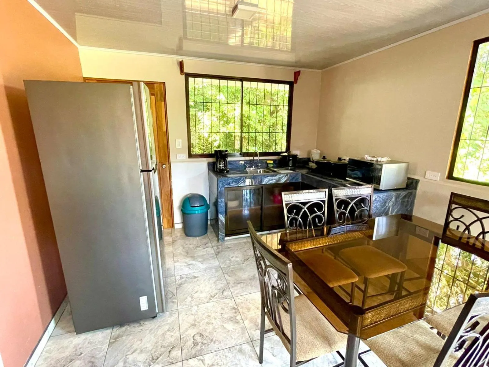 Kitchen or kitchenette in Cabinas La Catarata