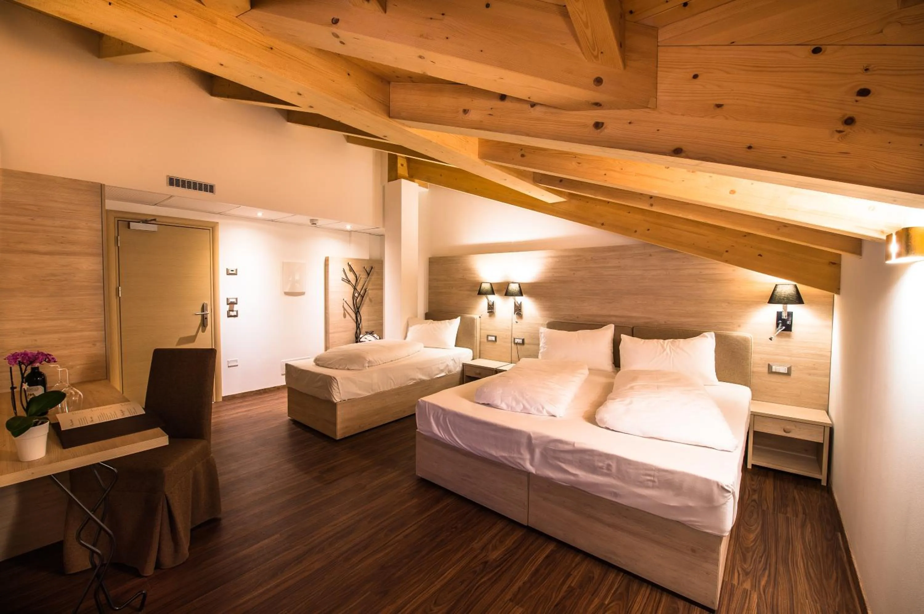 Photo of the whole room, Bed in Golden Park Resort