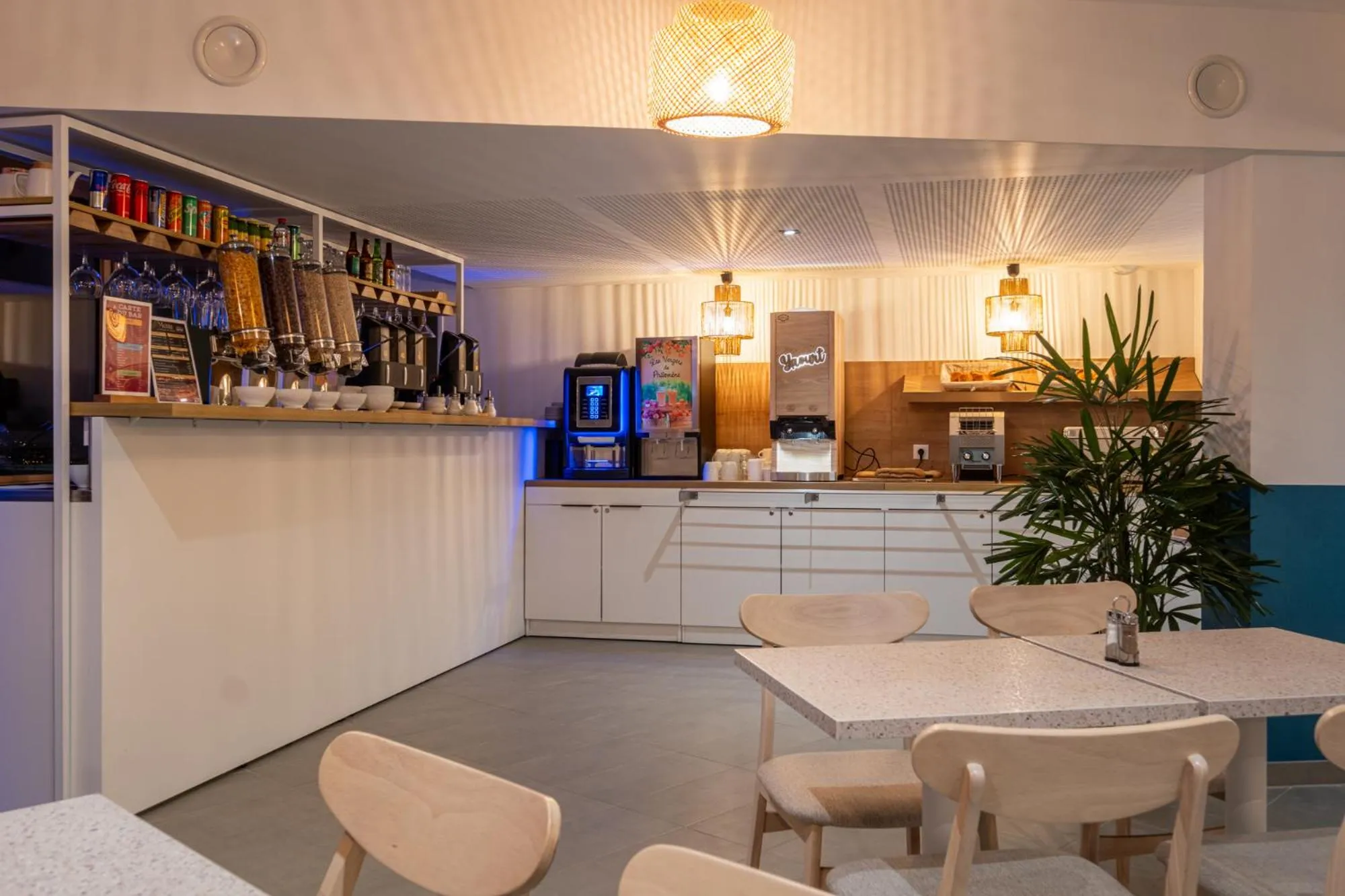 Breakfast in The Originals Résidence Paris Sud Villejuif