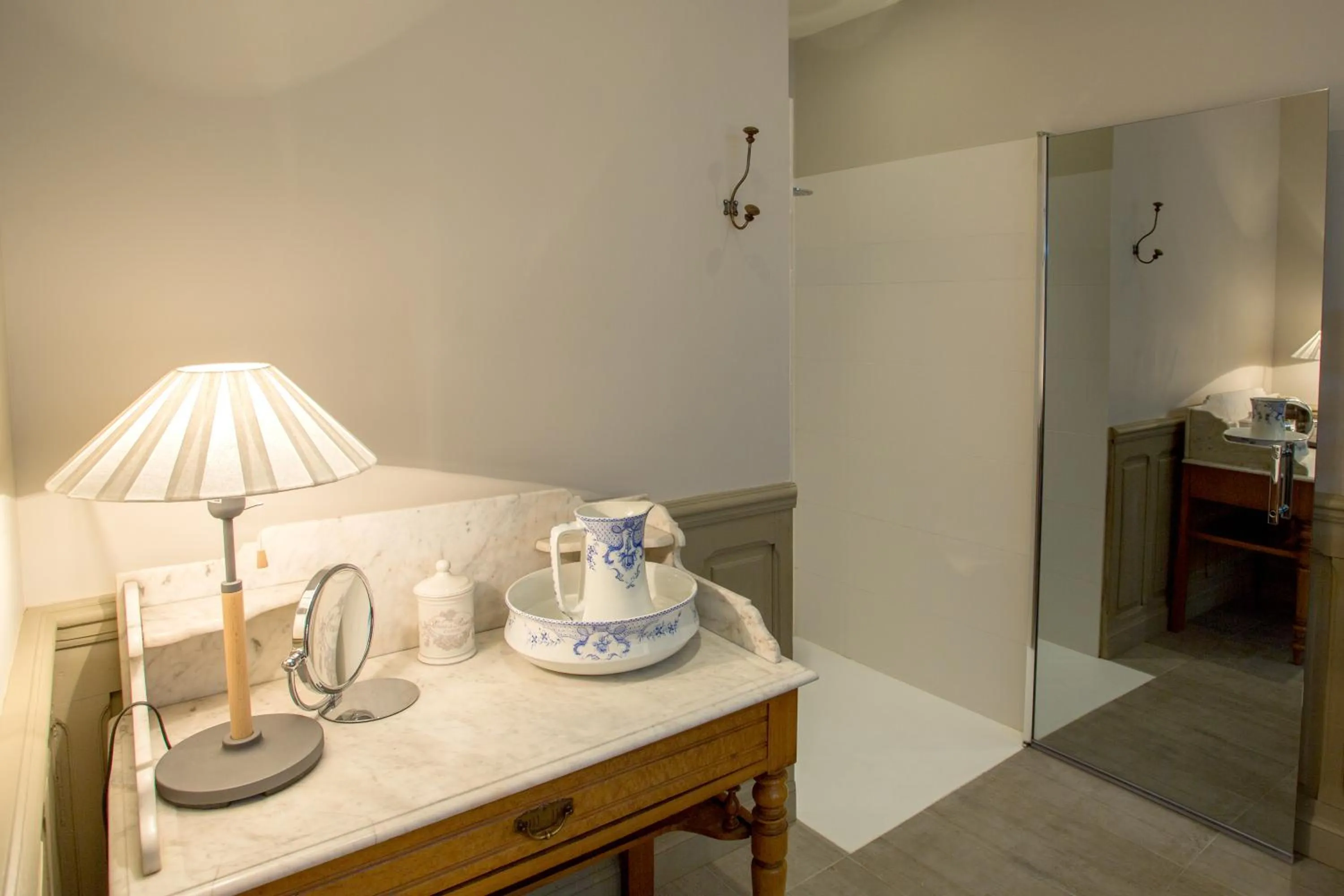 Decorative detail in La Maison du Carroir