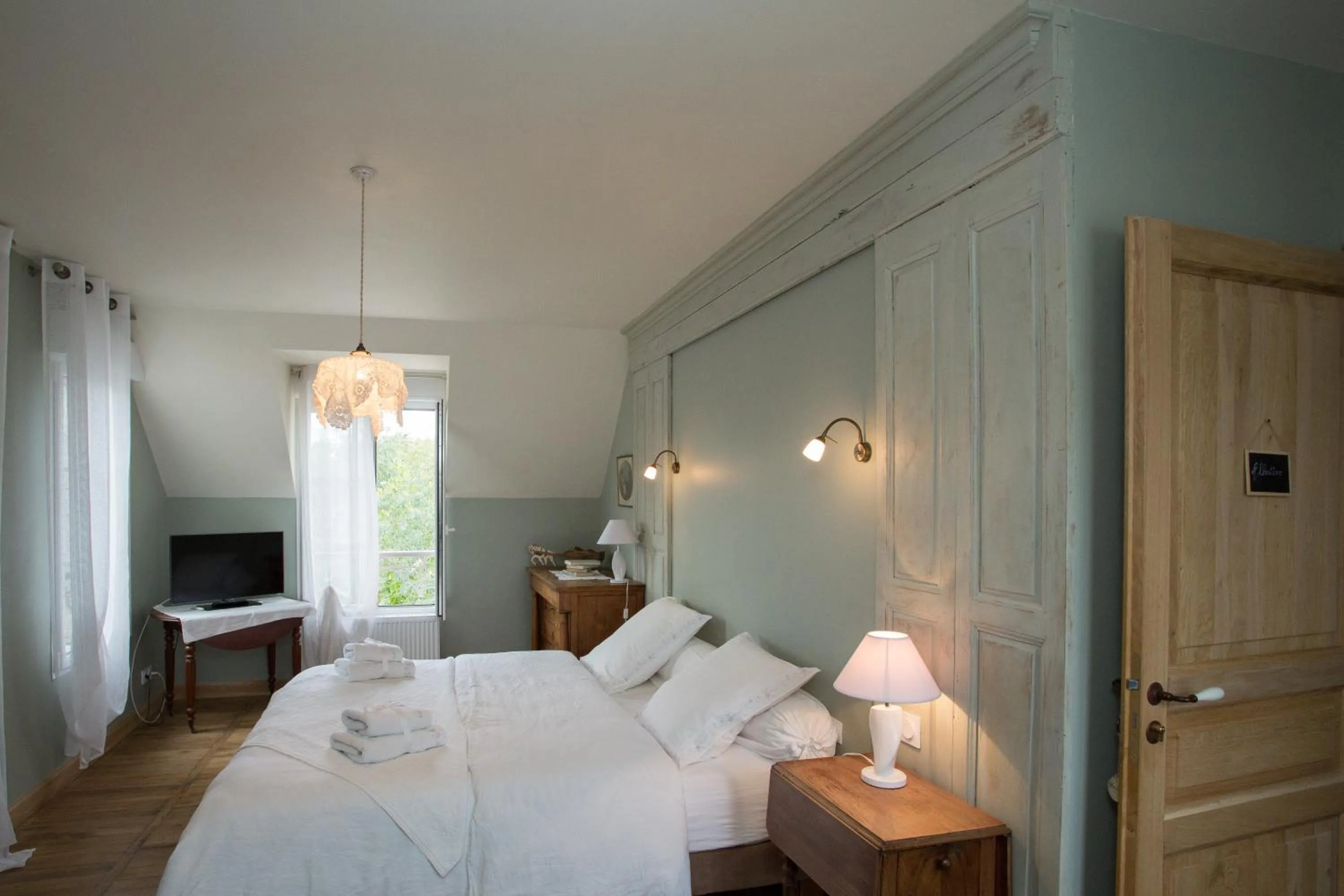 TV and multimedia in La Maison du Carroir