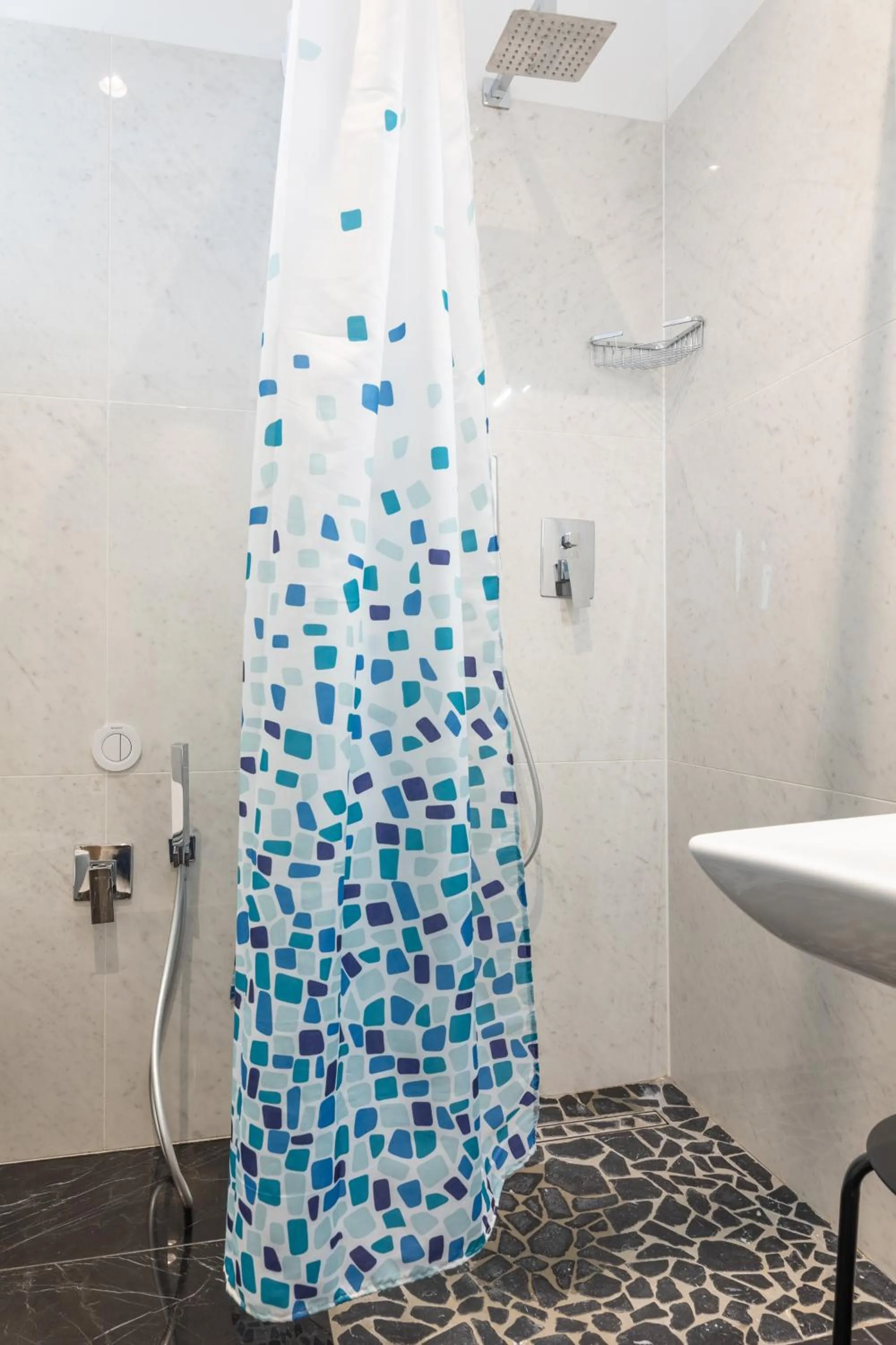 Shower in Hotel Ducale