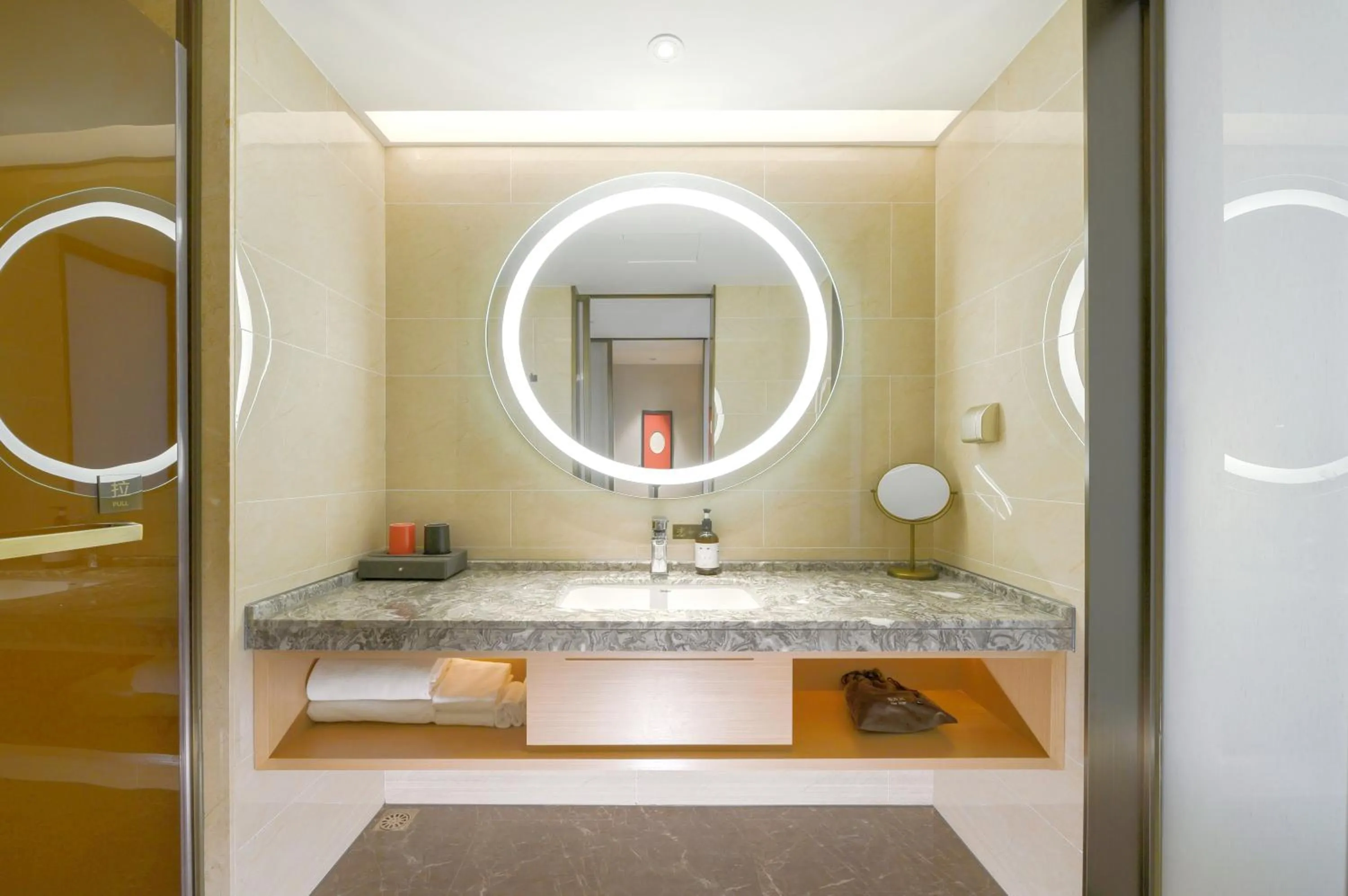 Bathroom in ECHENG Hotel, Nanning Wanda Plaza Convention and Exhibition Center