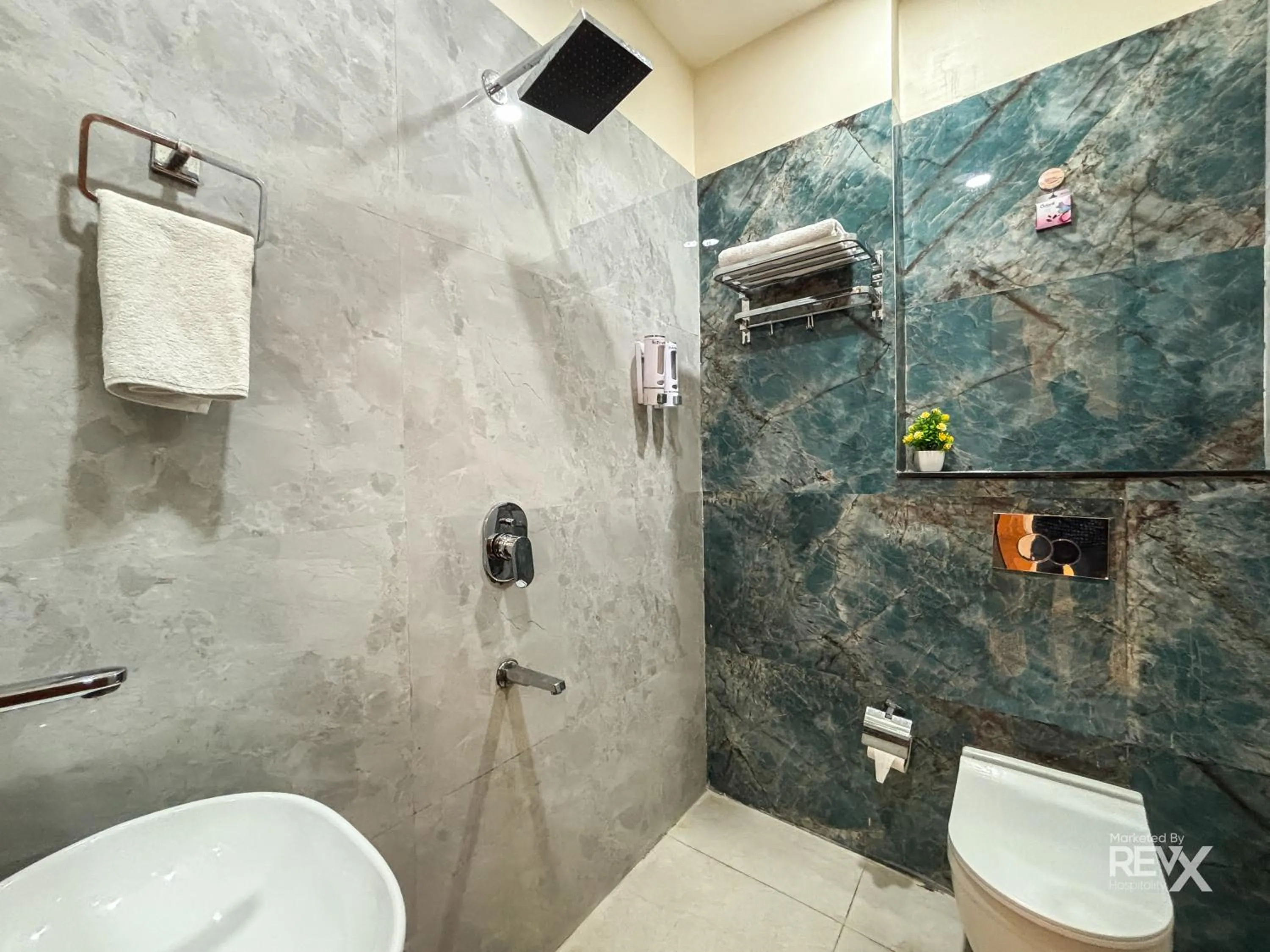 Bathroom in Hotel Brij Vas