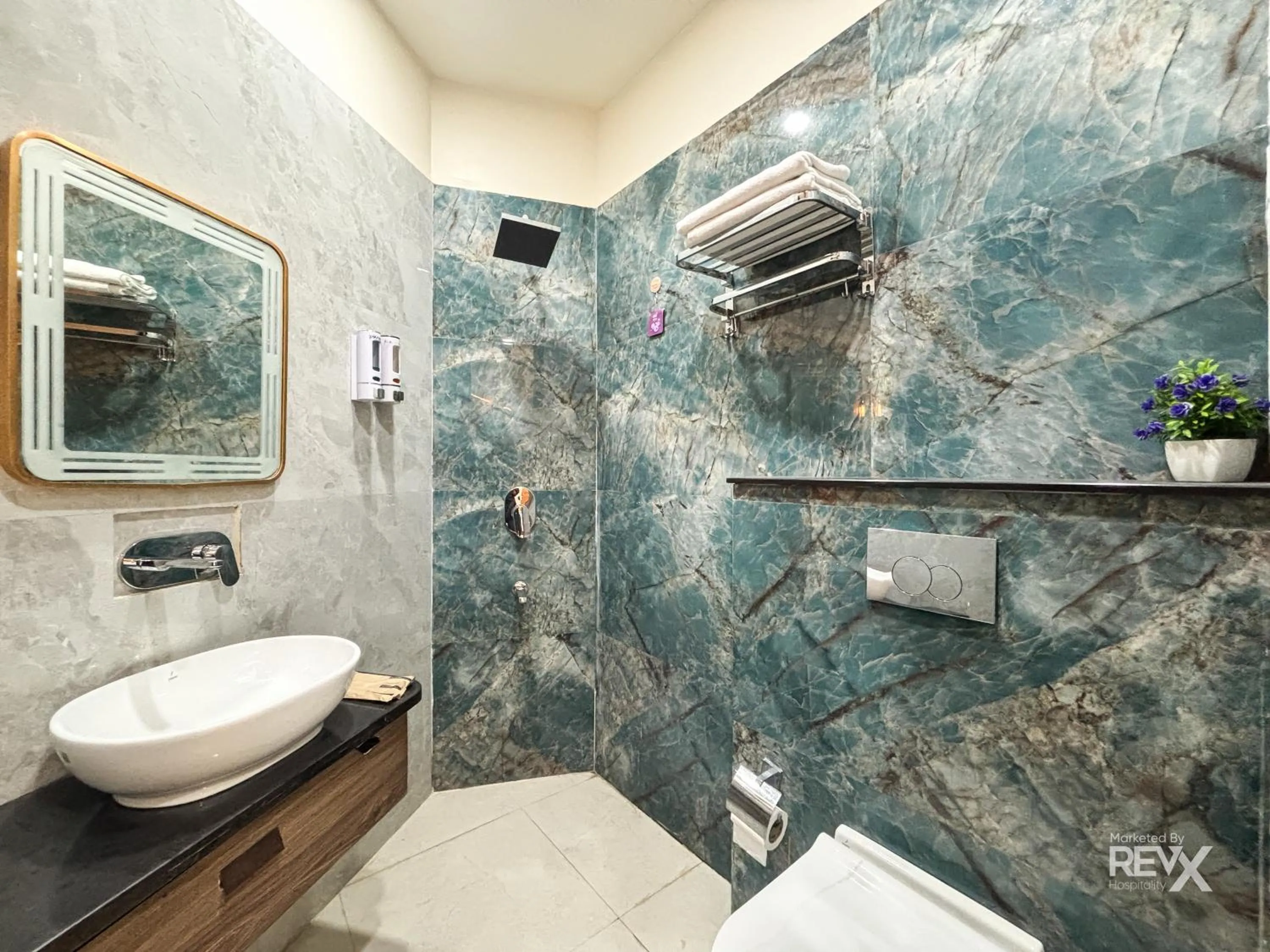 Bathroom in Hotel Brij Vas