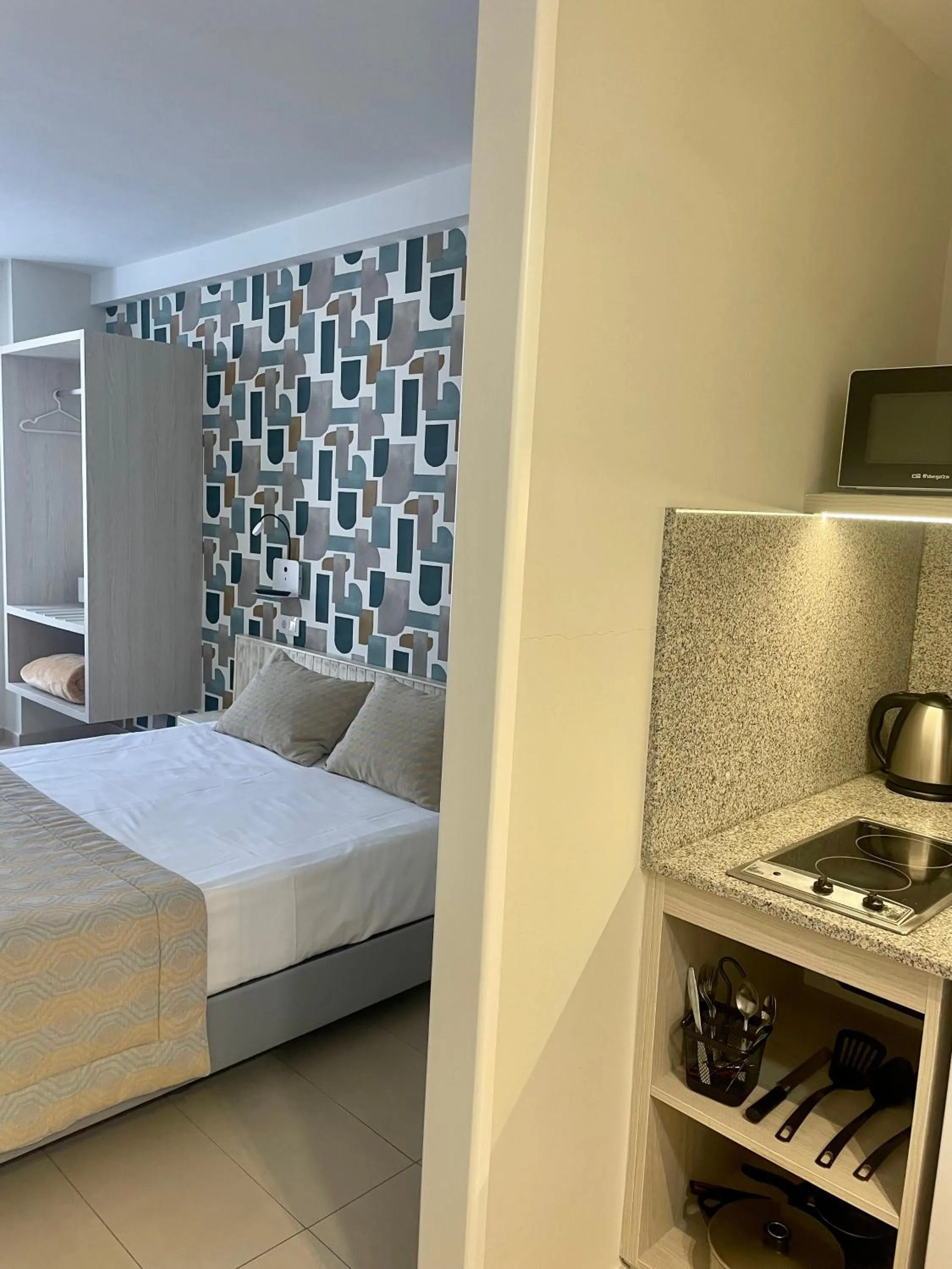 Kitchen or kitchenette, Bed in ApartHotel Idafe