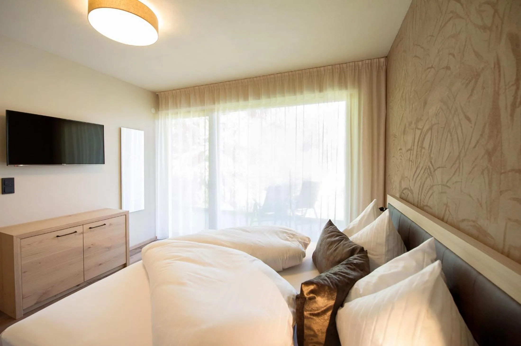 Bed in Haus Gregori Modern & Central Stay in Vineyard with Rooftop & Served Breakfast
