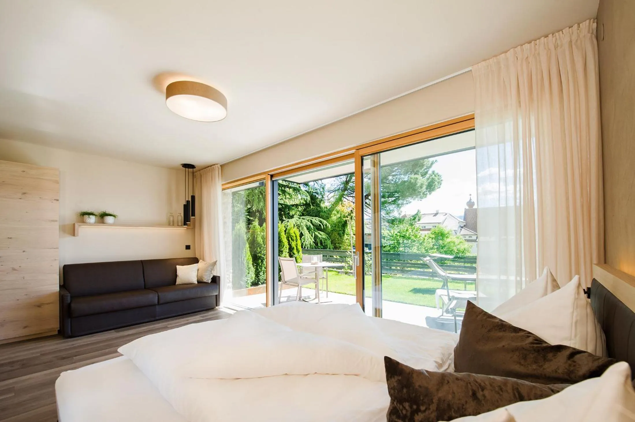 Bed in Haus Gregori Modern & Central Stay in Vineyard with Rooftop & Served Breakfast