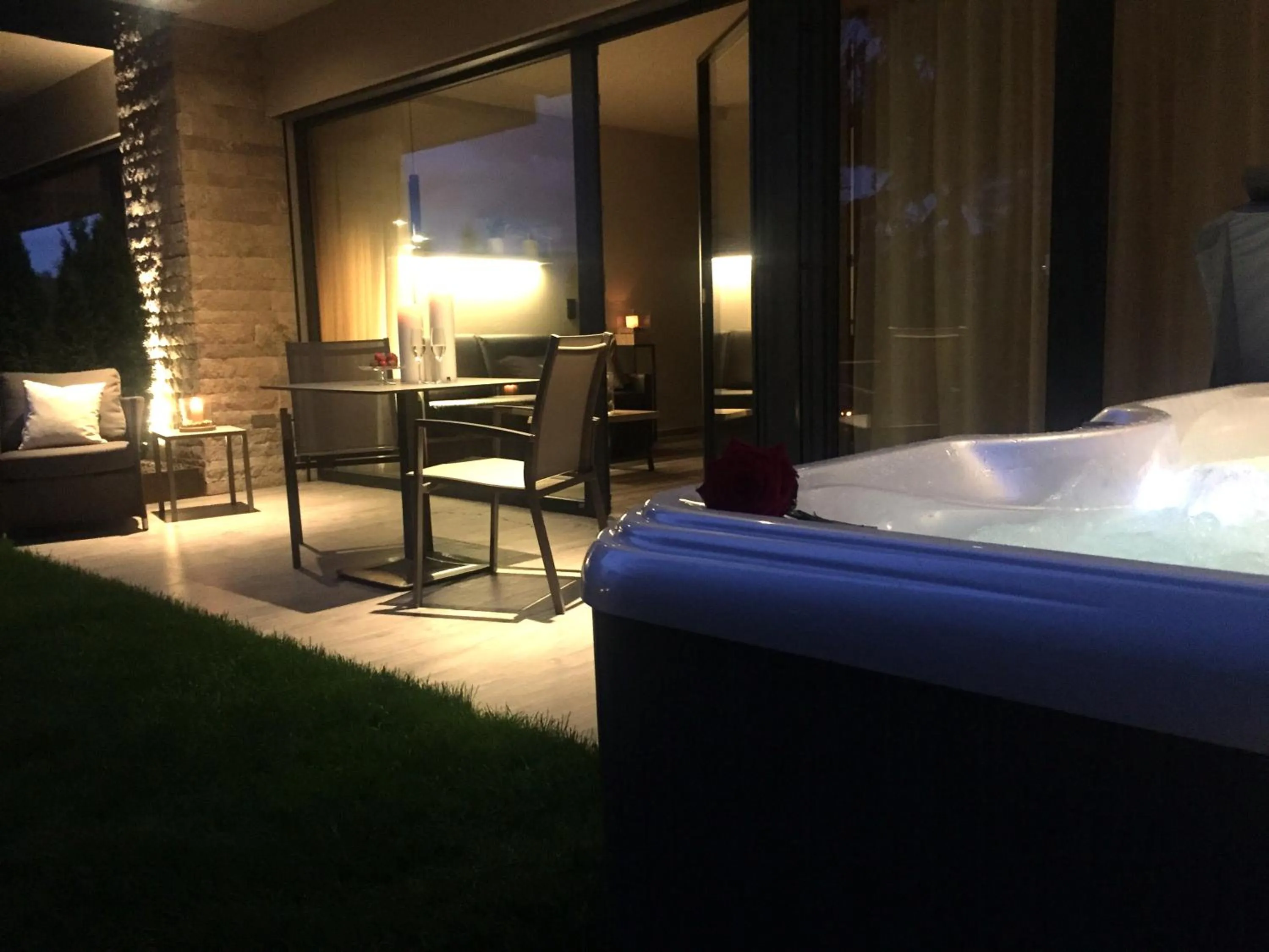 Haus Gregori Modern & Central Stay in Vineyard with Rooftop & Served Breakfast