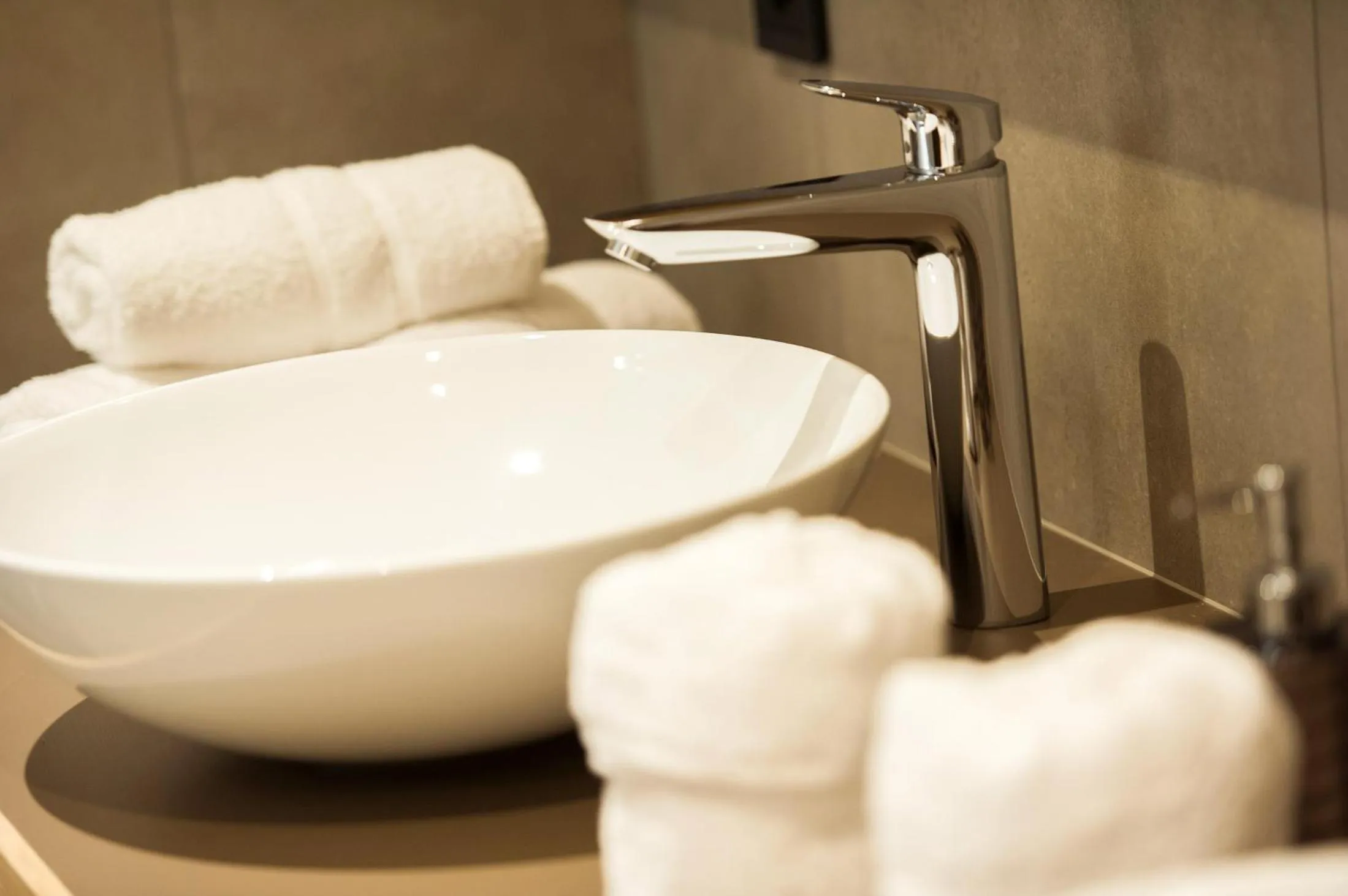 Haus Gregori Modern & Central Stay in Vineyard with Rooftop & Served Breakfast