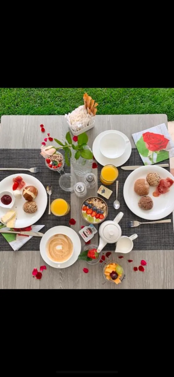 Haus Gregori Modern & Central Stay in Vineyard with Rooftop & Served Breakfast