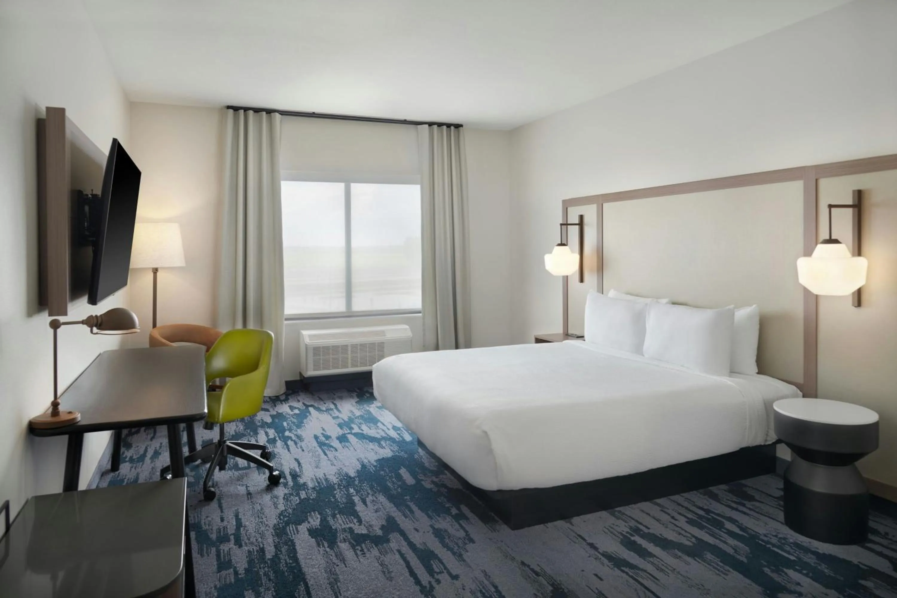 Photo of the whole room, Bed in Fairfield by Marriott Inn & Suites Columbus