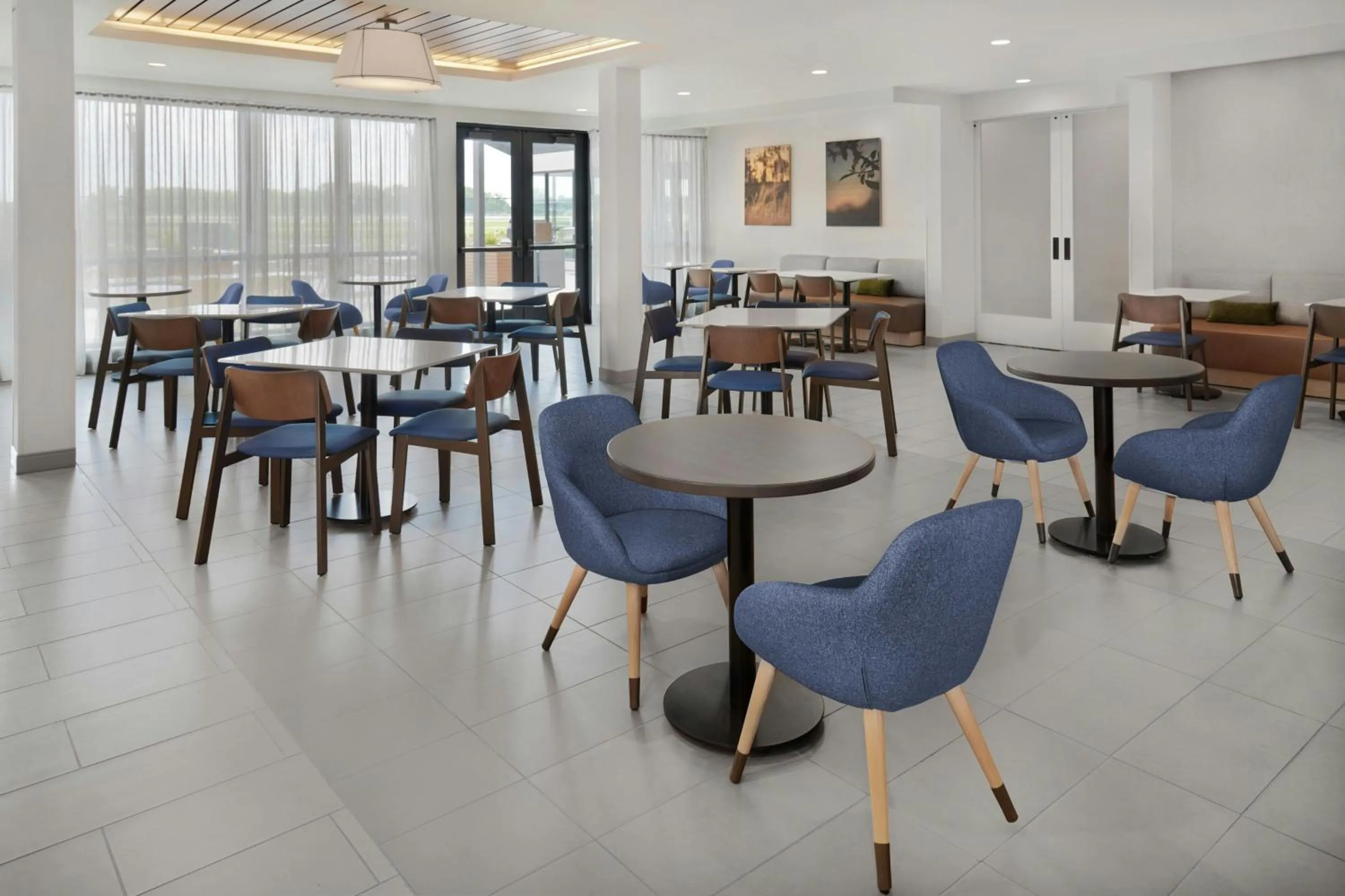 Breakfast in TownePlace Suites by Marriott Columbus