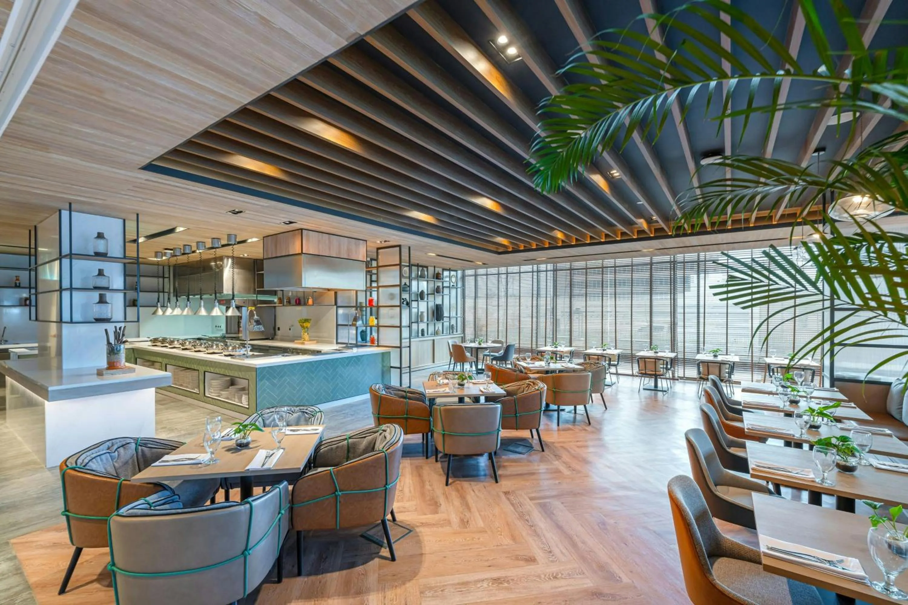 Restaurant/places to eat in Four Points by Sheraton King Abdulaziz Road