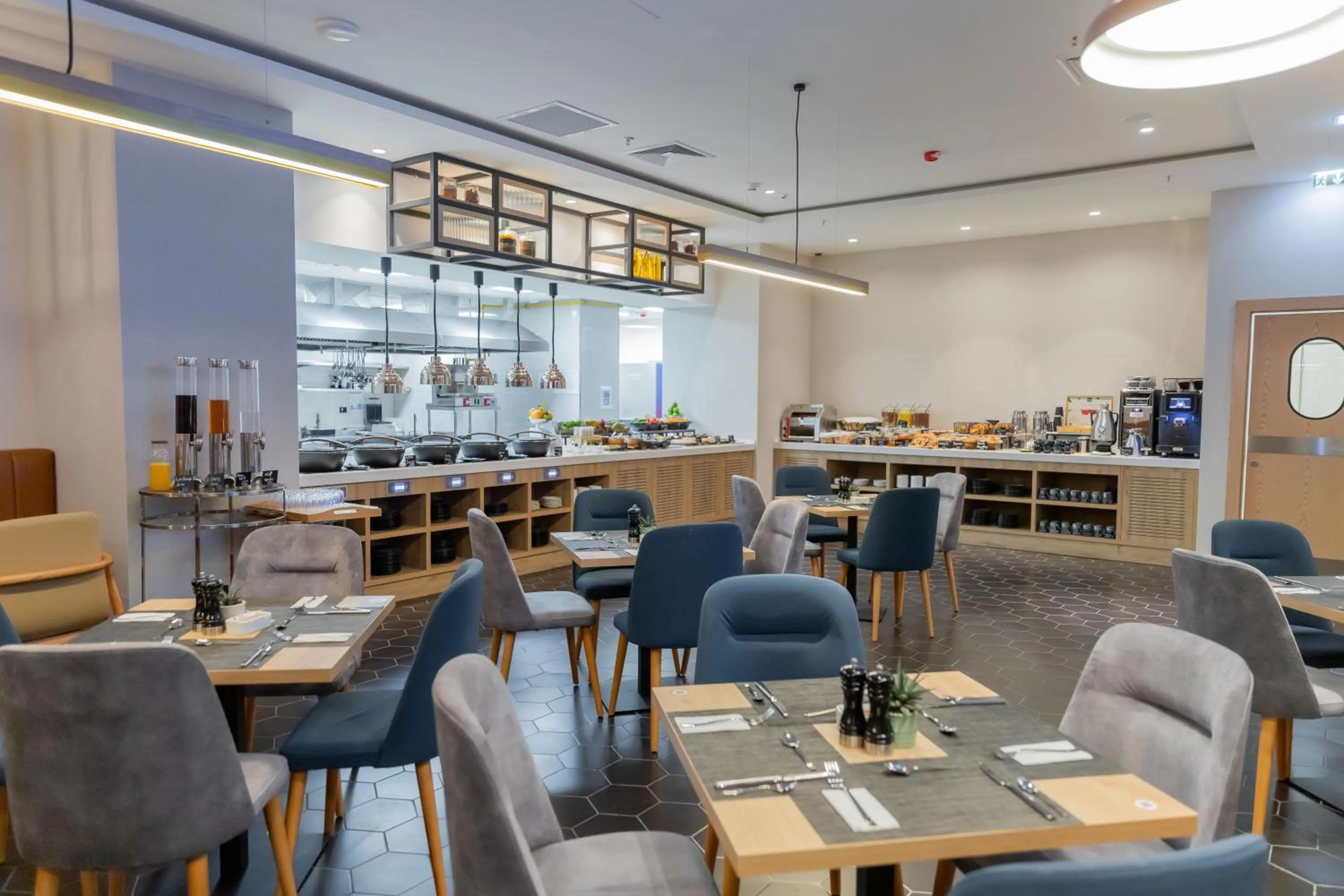 Restaurant/places to eat in Hilton Garden Inn Baku