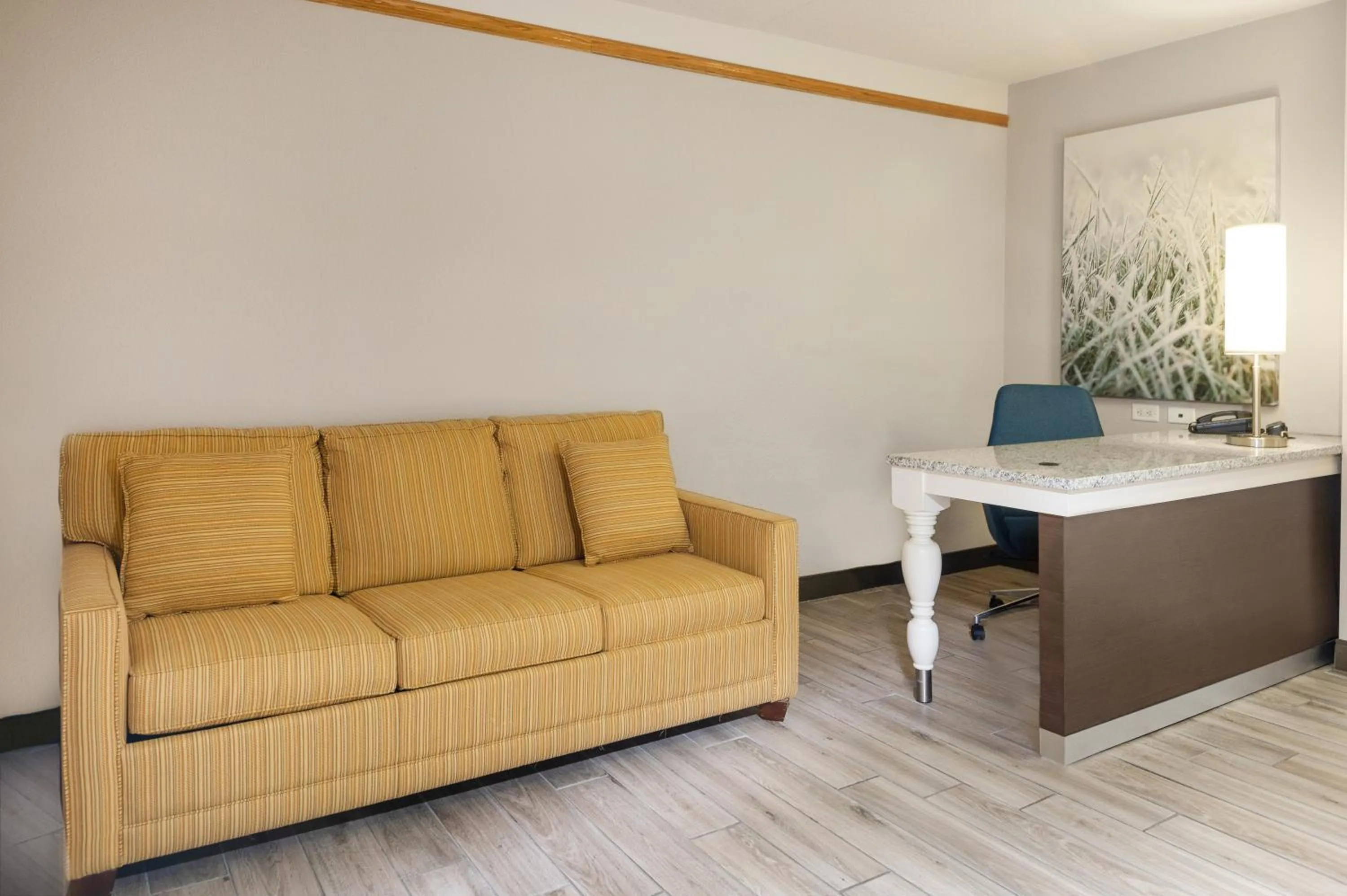 Living room in Hilton Garden Inn Grand Forks-Und