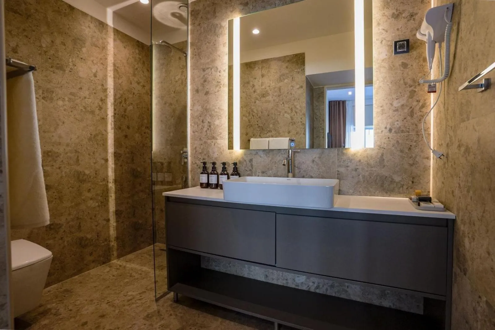 Shower in Simma Luxury Apartments & Rooms