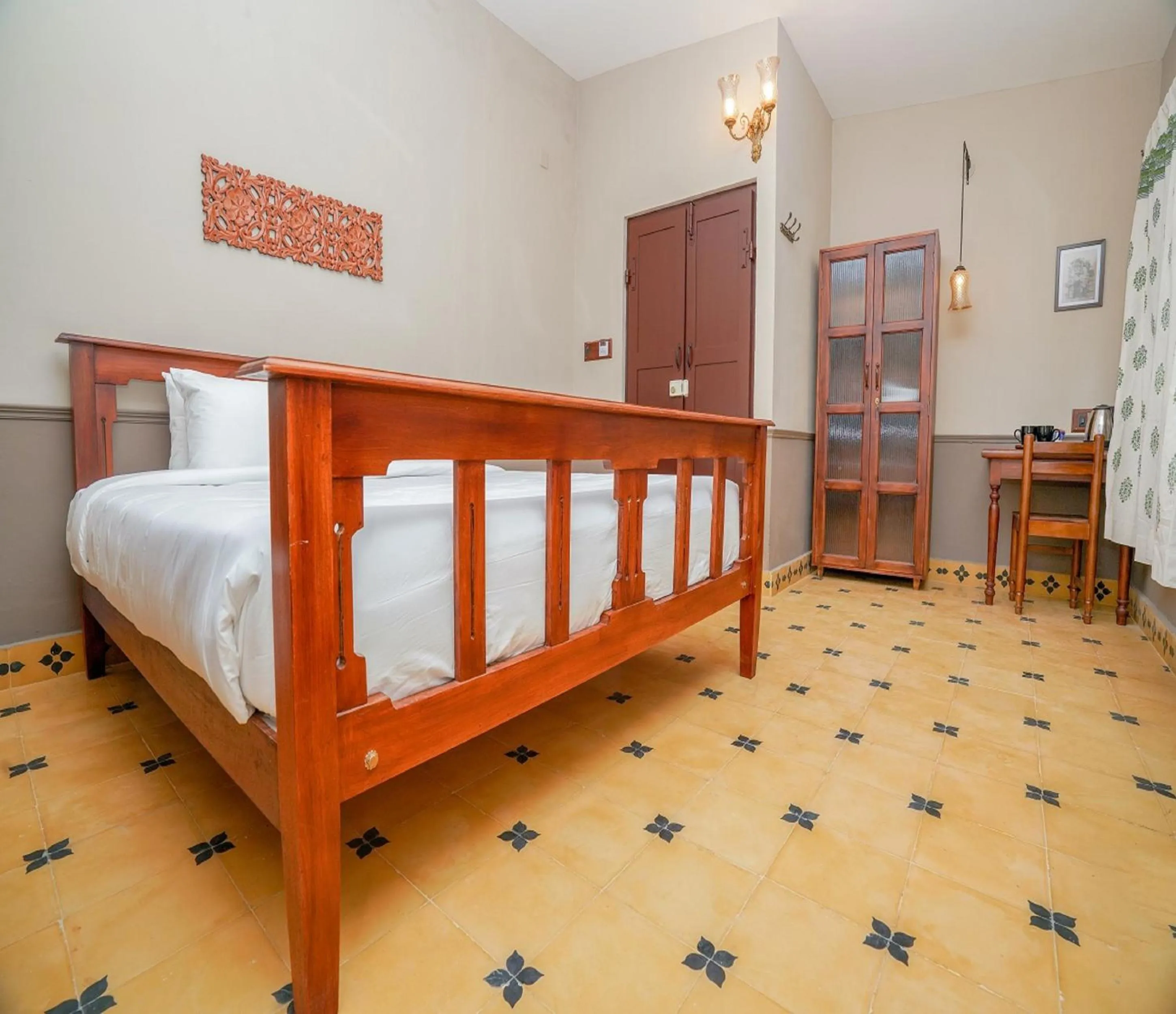 Bed in Heritage by DeFleur