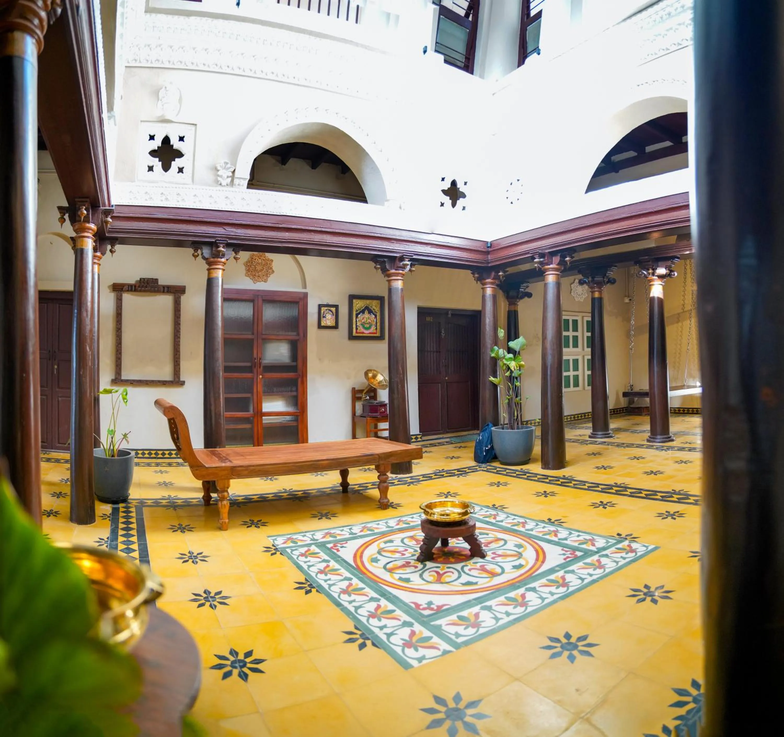 Living room in Heritage by DeFleur