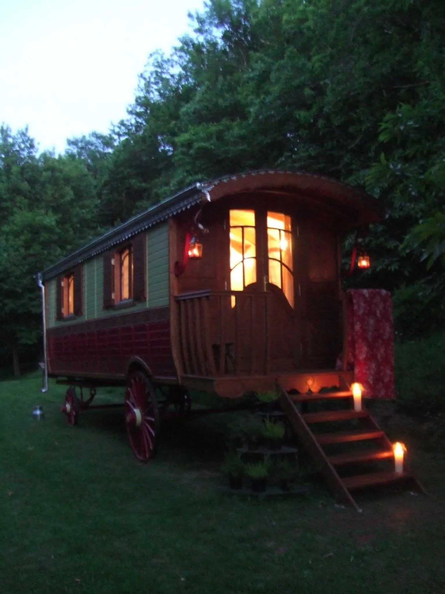 Photo of the whole room in La Hulotte