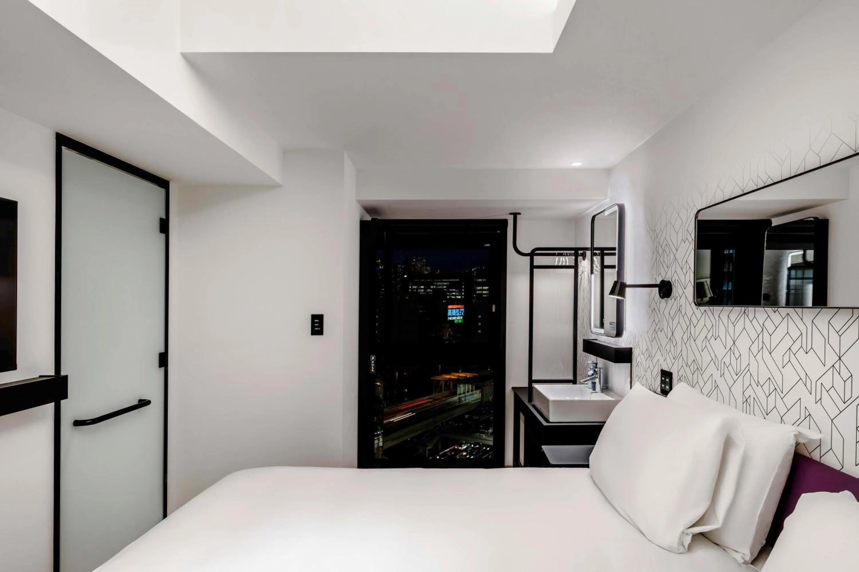 Bedroom, Bed in YOTEL Tokyo Ginza