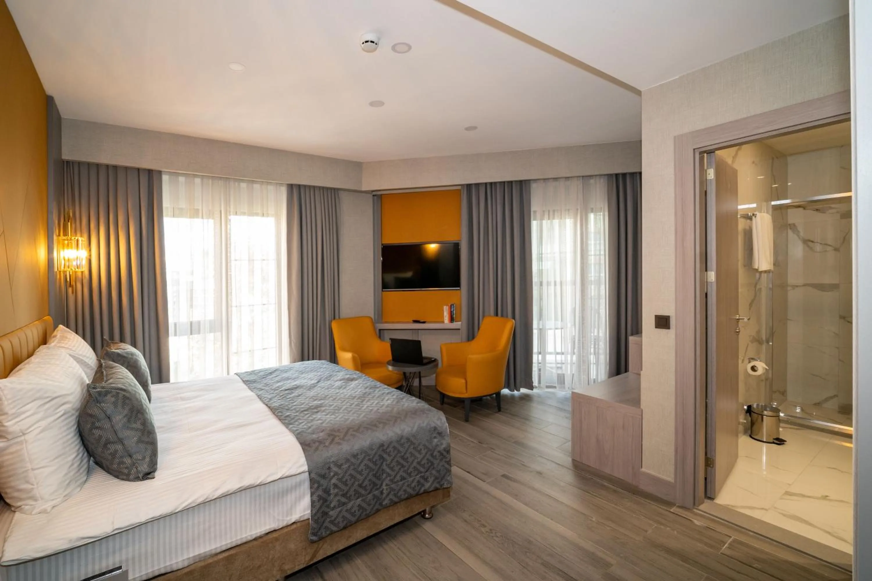 Bedroom, Bed in Icon Hotel Bomonti