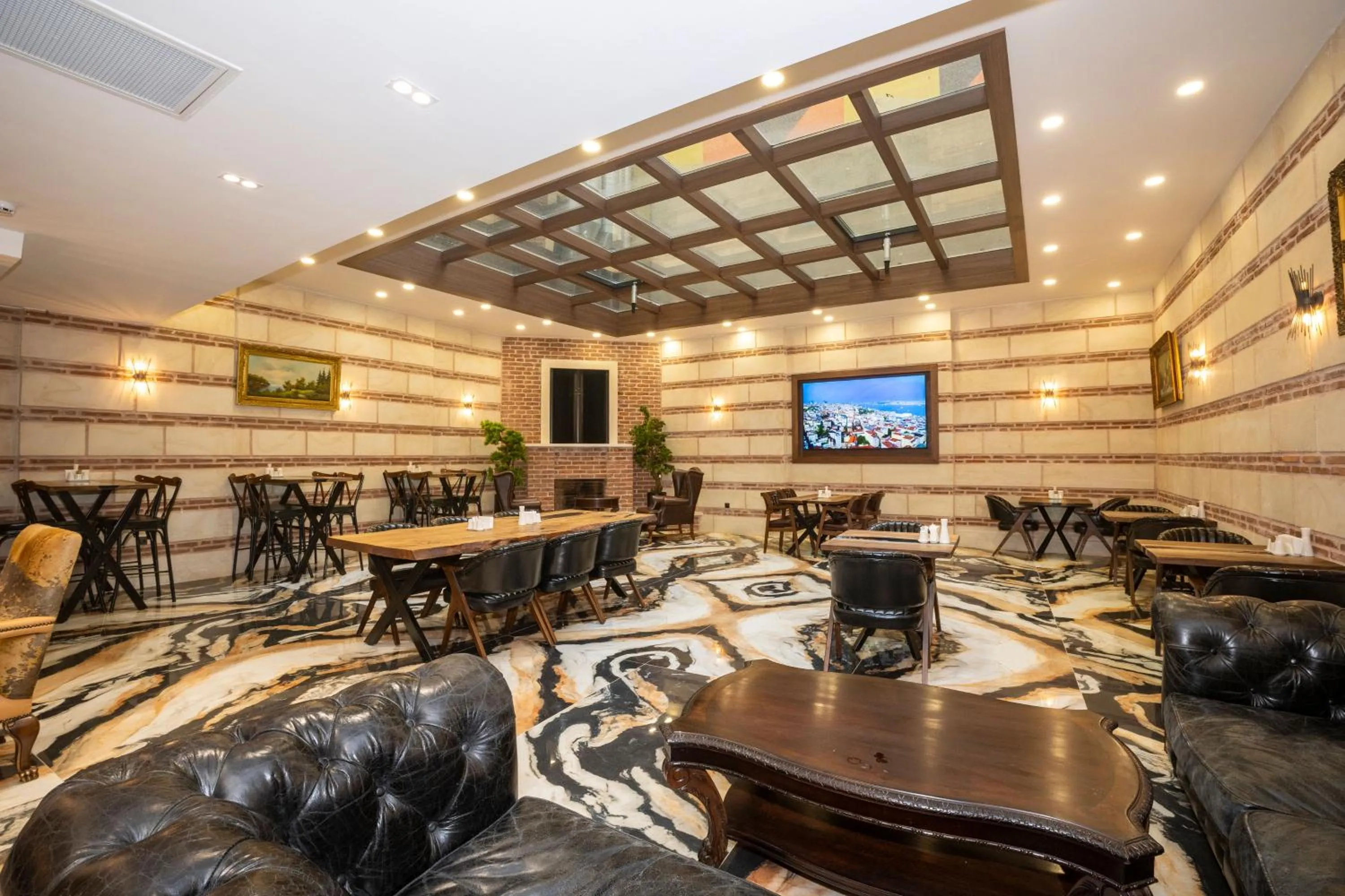 Lounge or bar in Icon Hotel Bomonti