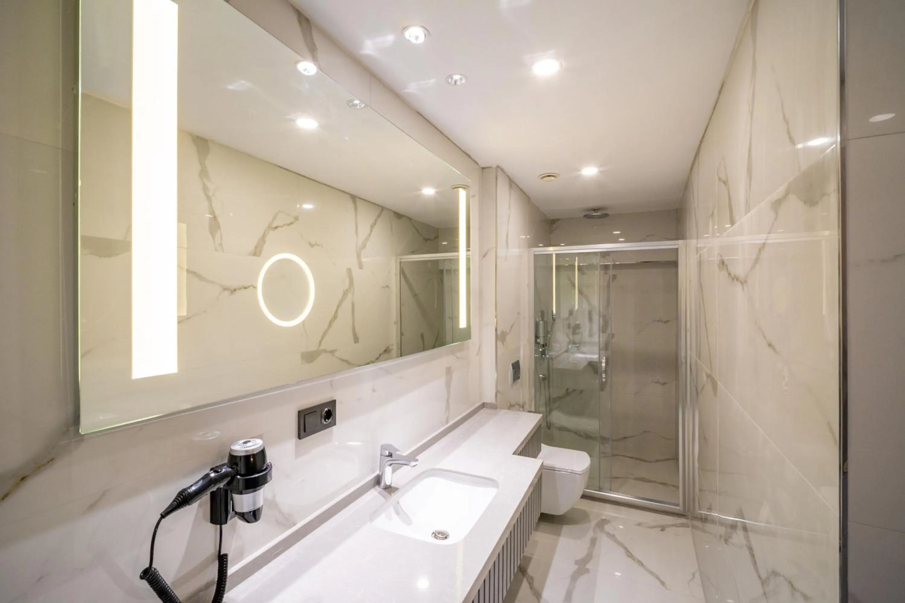 Shower in Icon Hotel Bomonti