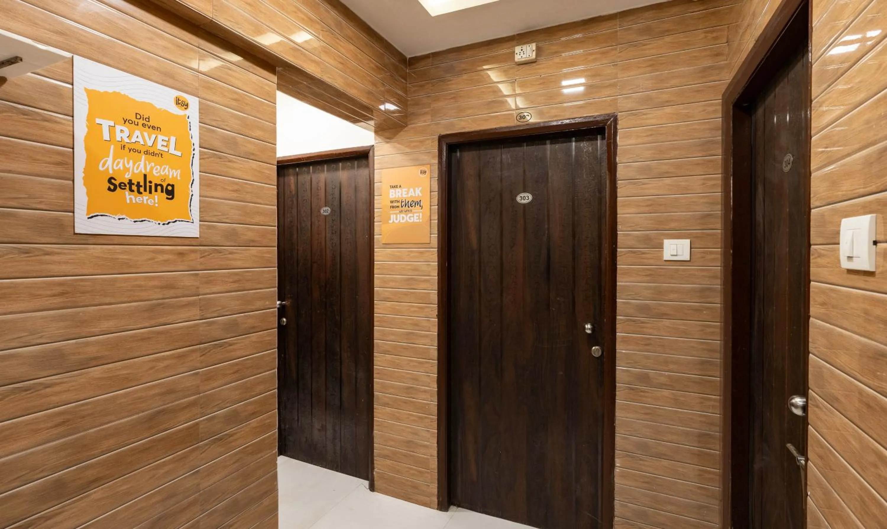 Bedroom in Itsy Hotels Bindra Elite