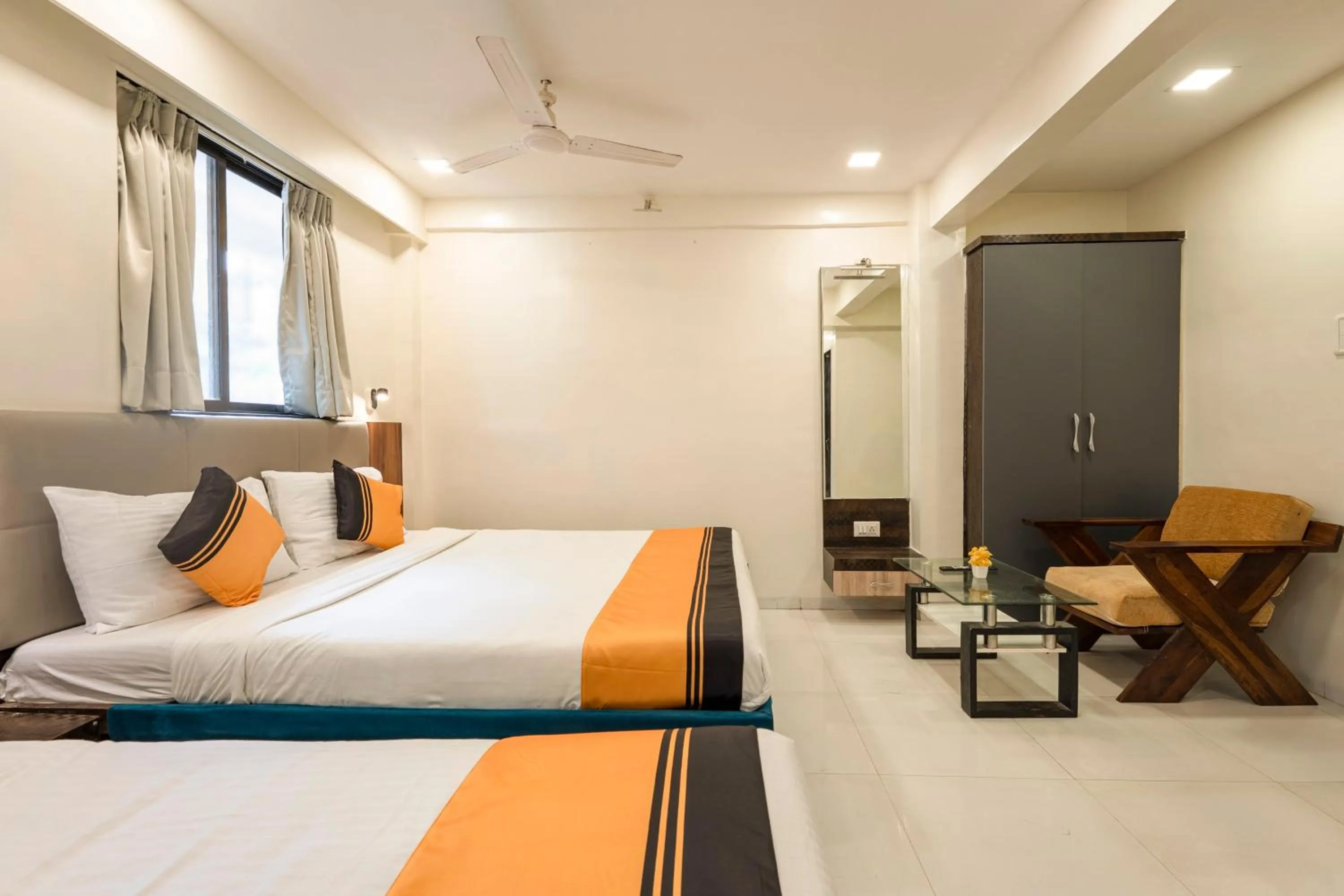 Bedroom, Bed in Itsy Hotels Bindra Elite