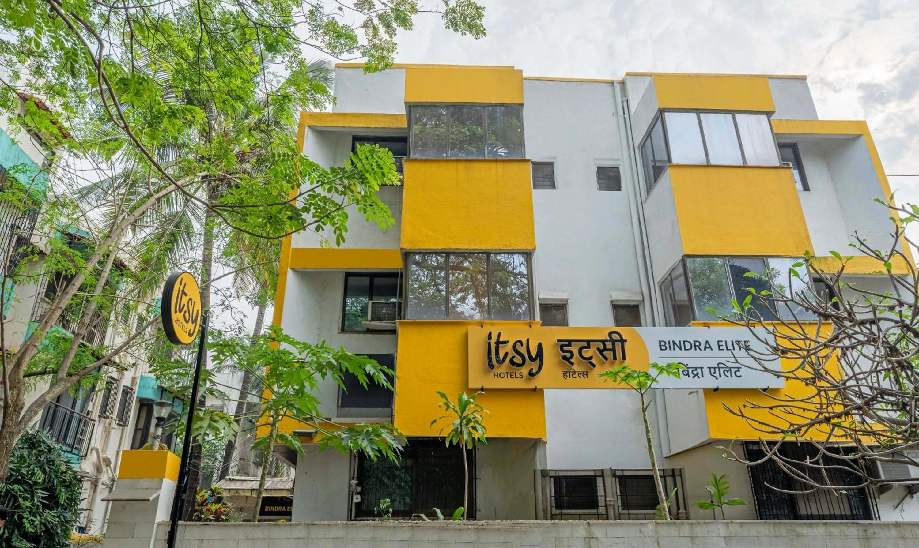 Property building in Itsy Hotels Bindra Elite