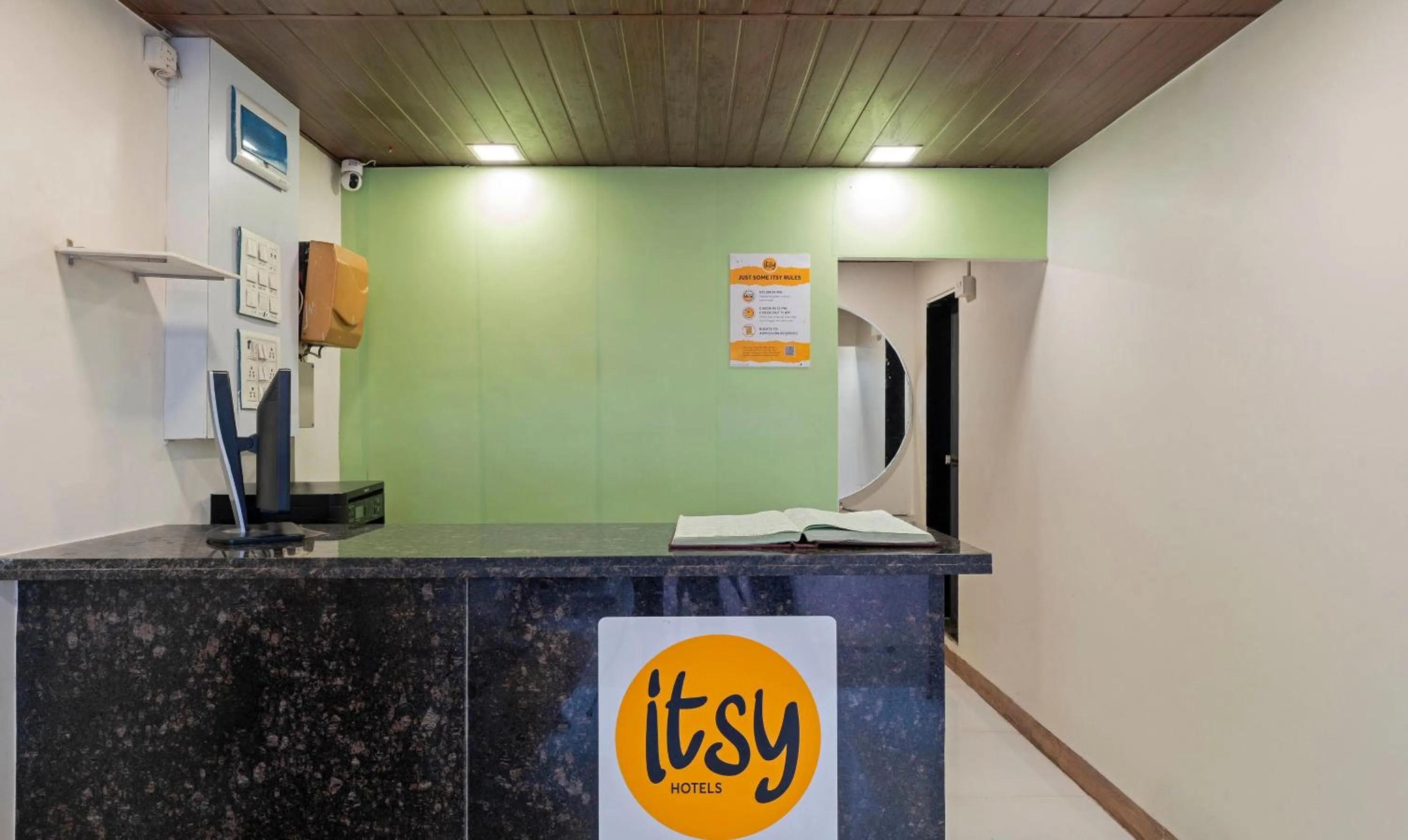 Lobby or reception in Itsy Hotels Bindra Elite