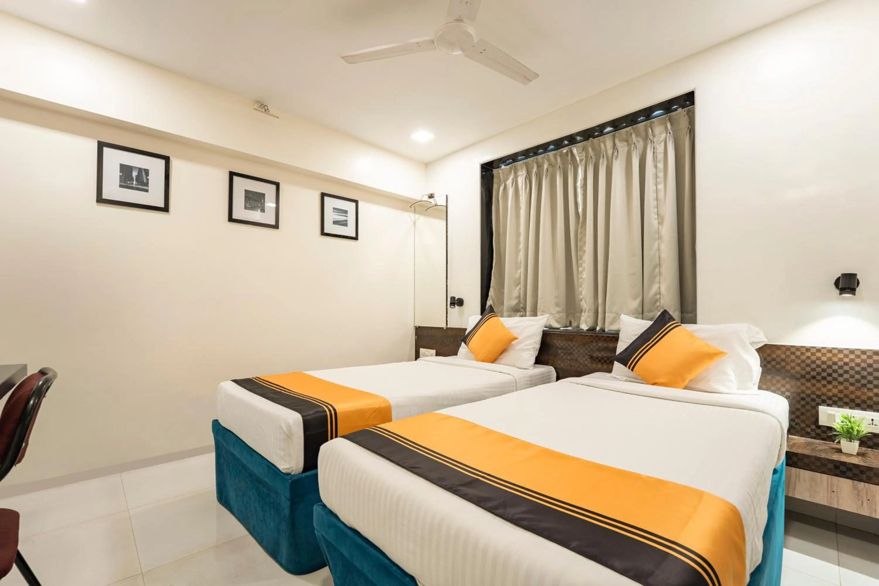 Bedroom, Bed in Itsy Hotels Bindra Elite