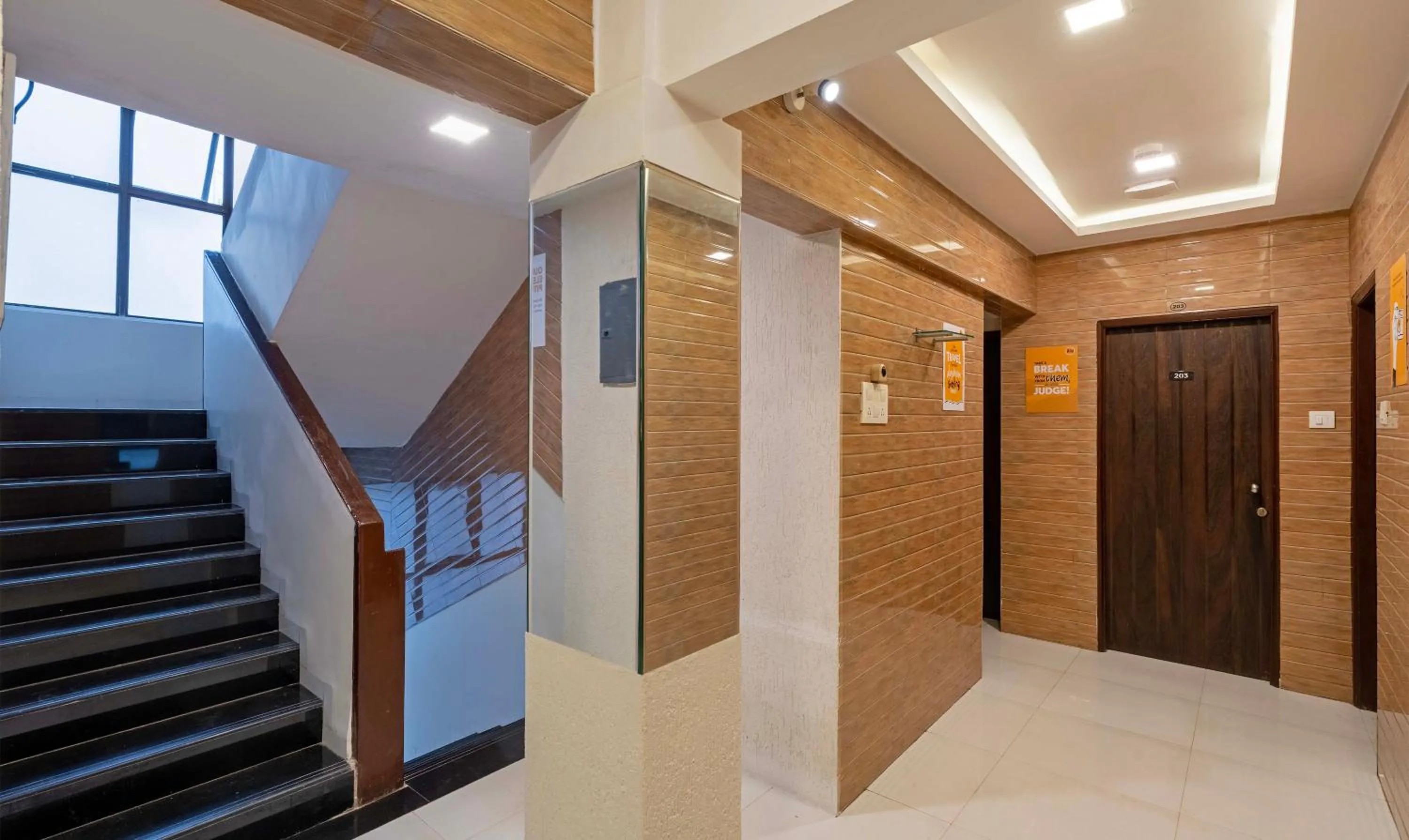Lobby or reception in Itsy Hotels Bindra Elite