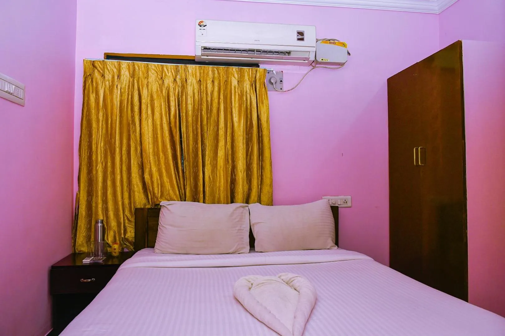 Bed in Coral Shelters Pykara