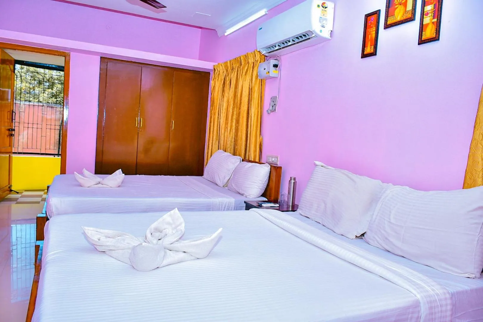 Bed in Coral Shelters Pykara