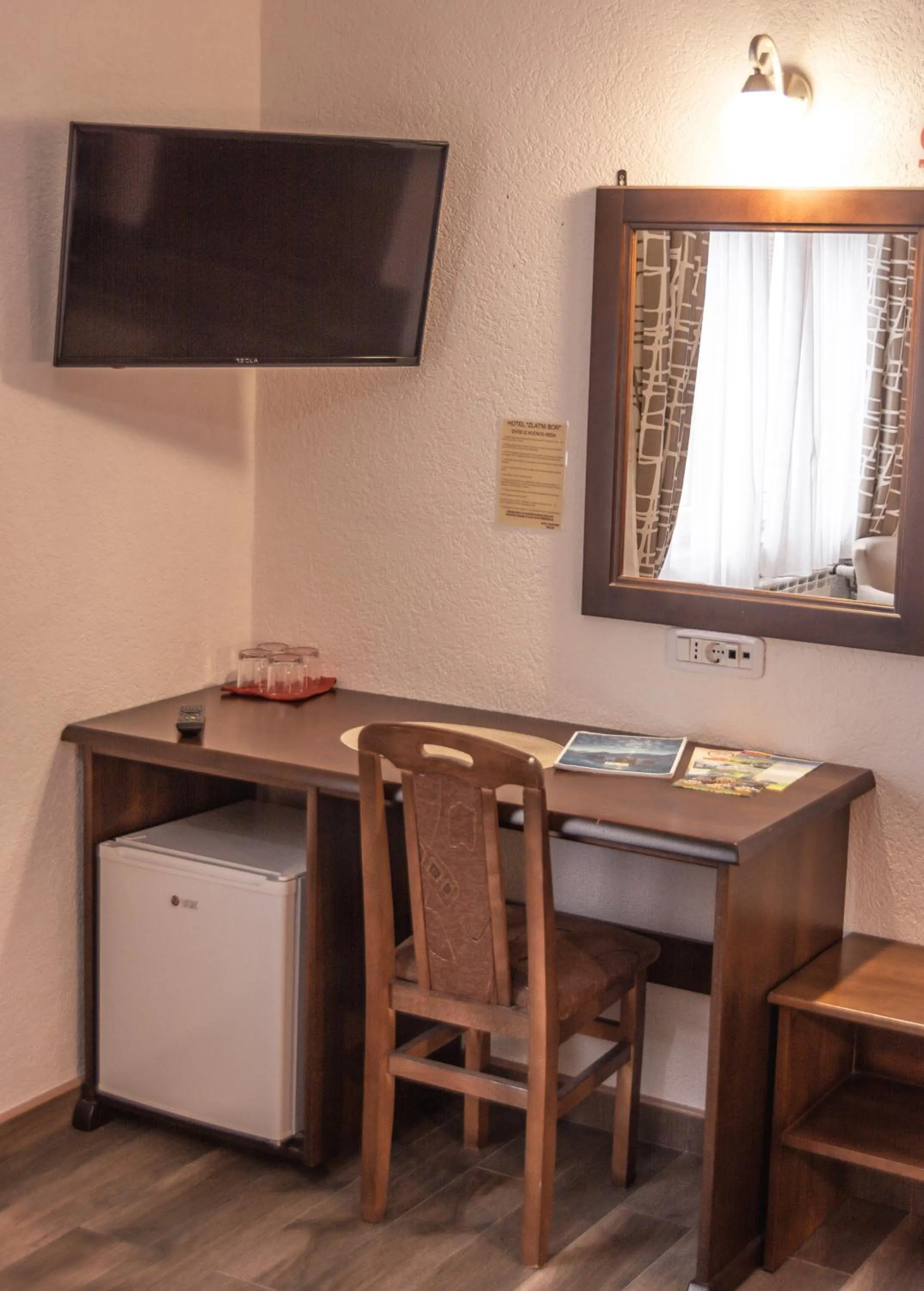 TV and multimedia in Hotel Zlatni bor