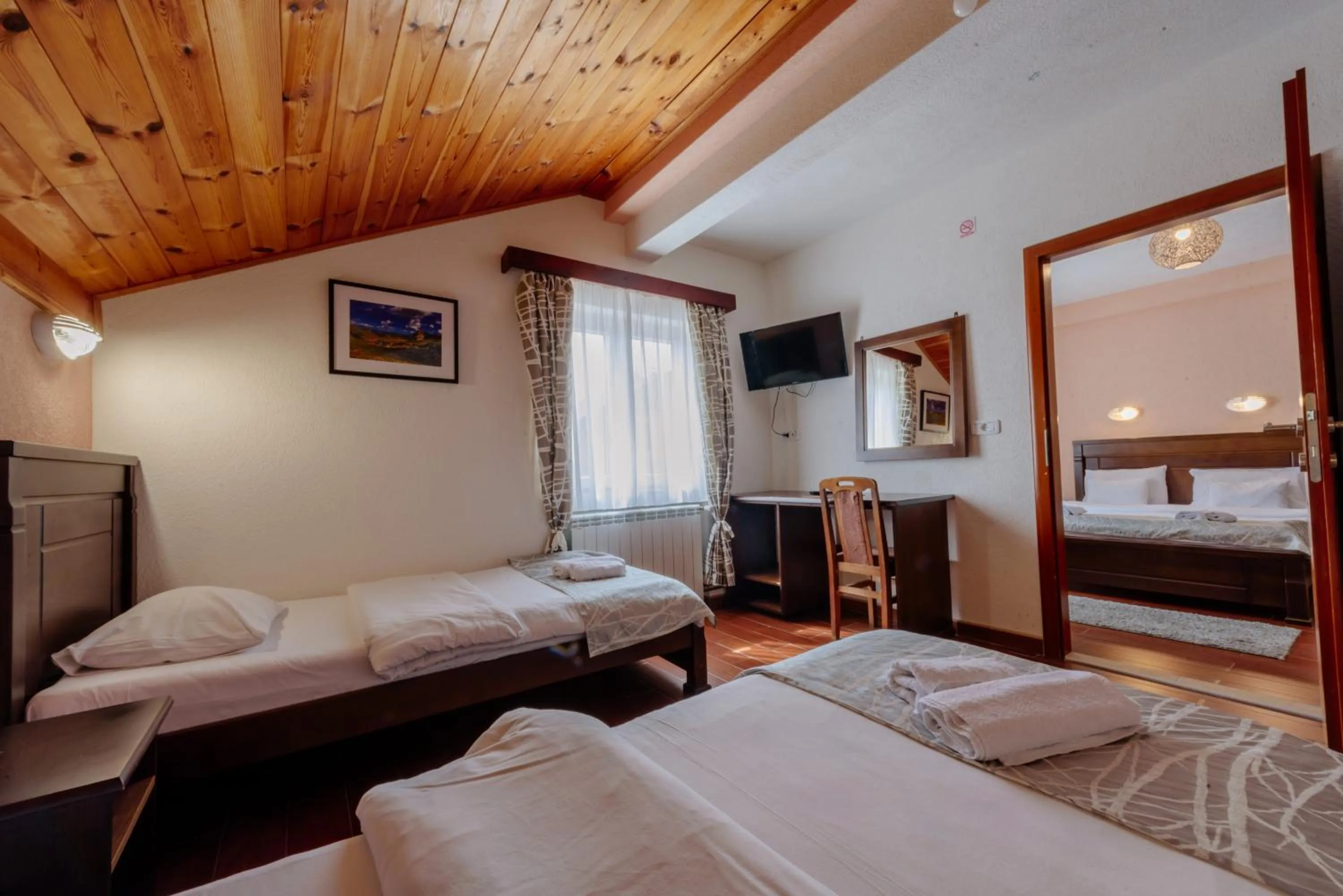 Bed in Hotel Zlatni bor