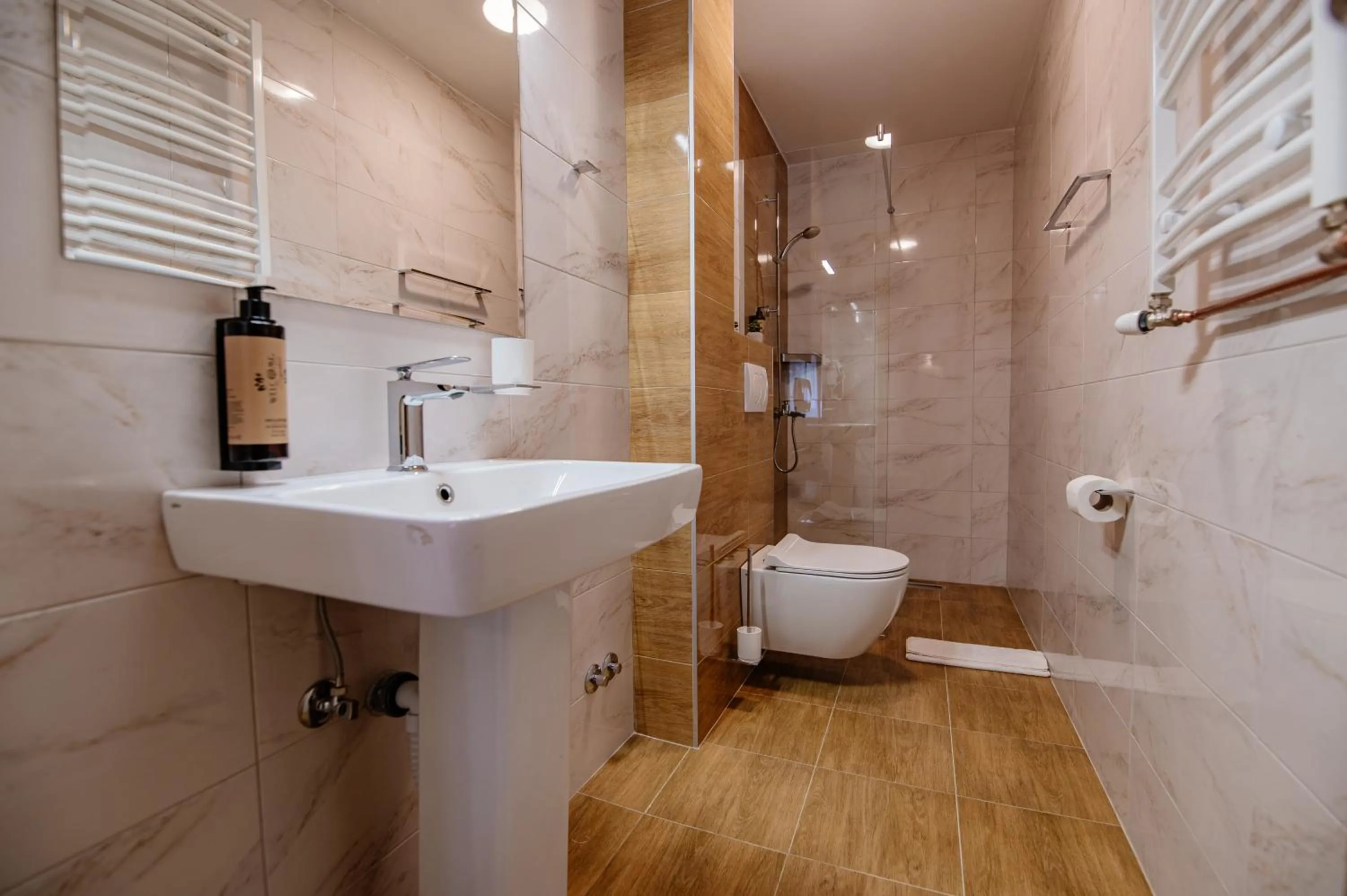 Shower in Hotel Zlatni bor