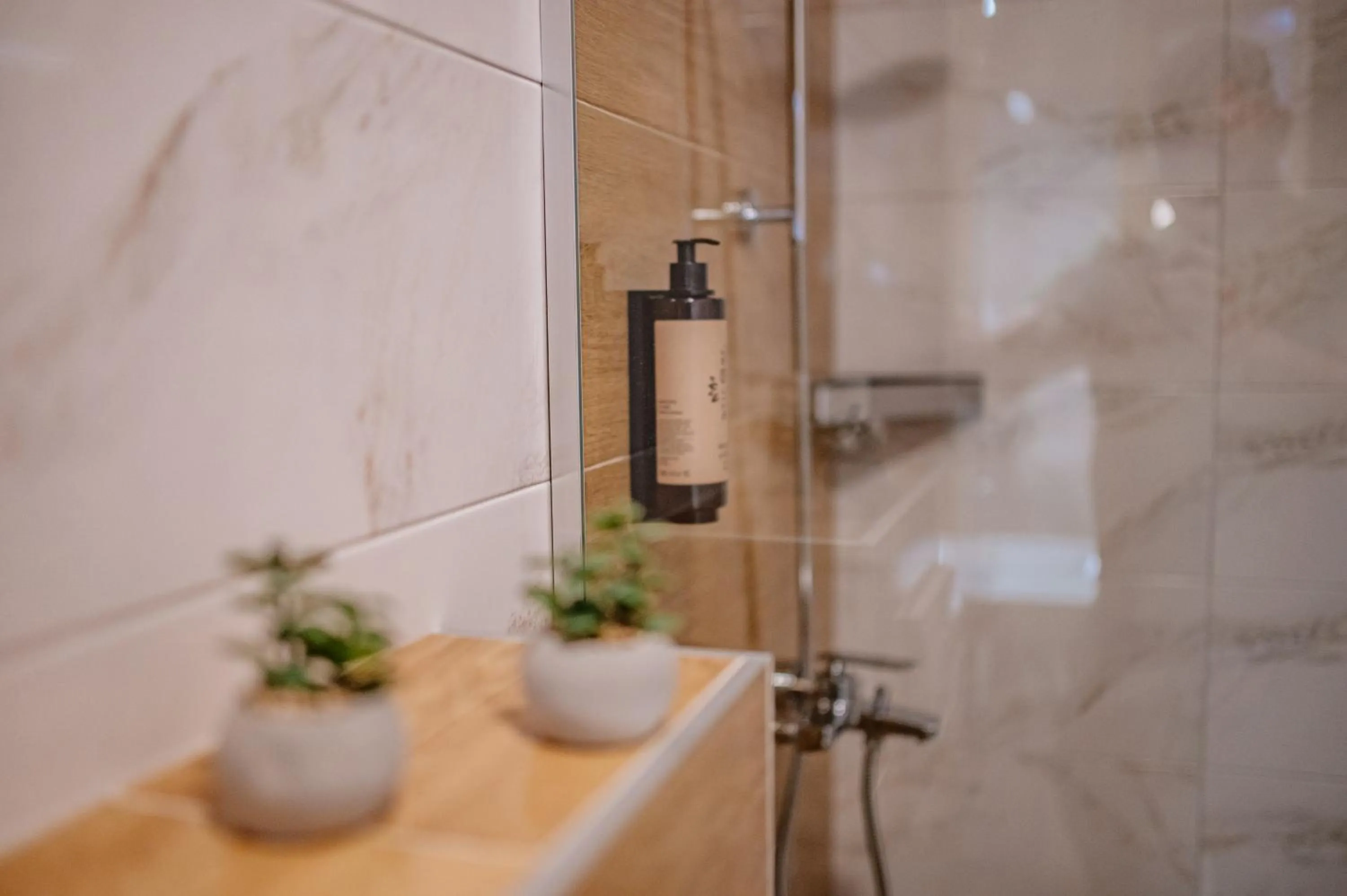 Shower in Hotel Zlatni bor